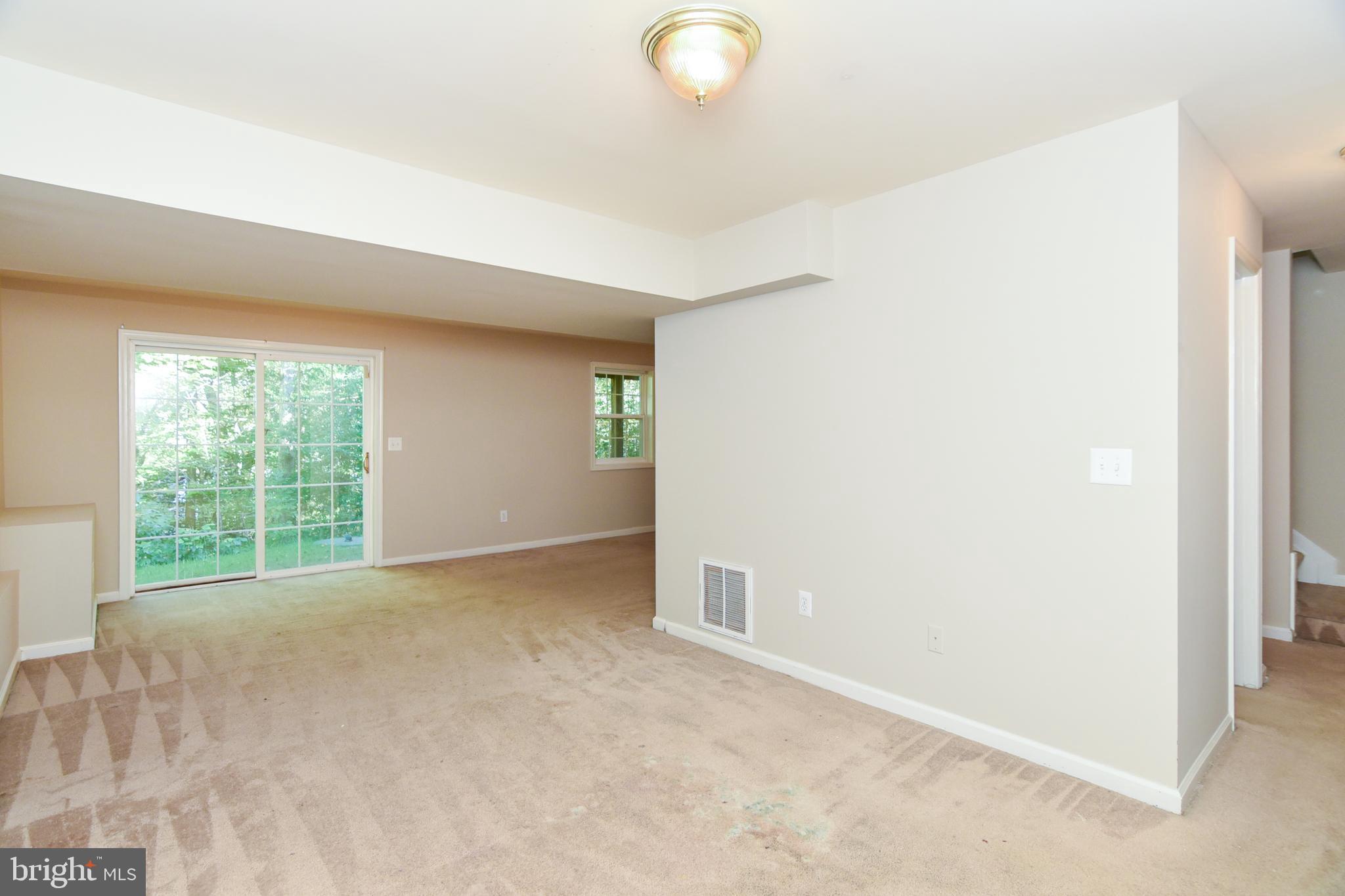 PRESIDENTIAL LAKES - Residential