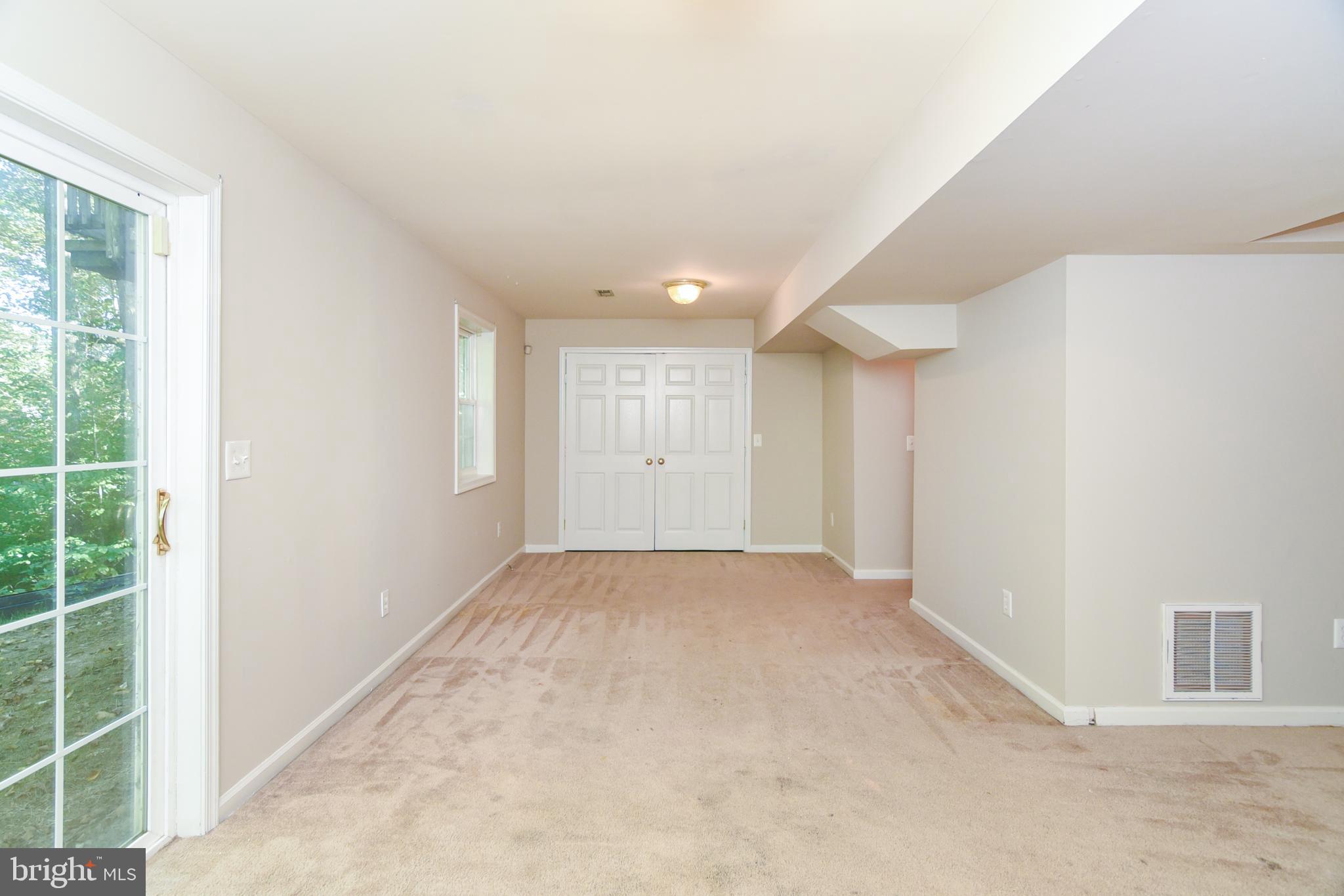 PRESIDENTIAL LAKES - Residential