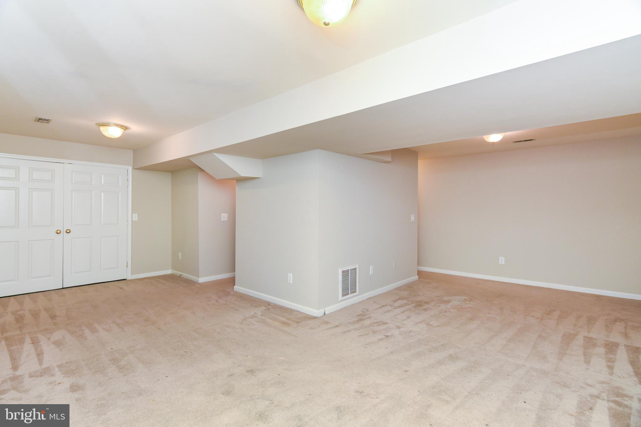 PRESIDENTIAL LAKES - Residential