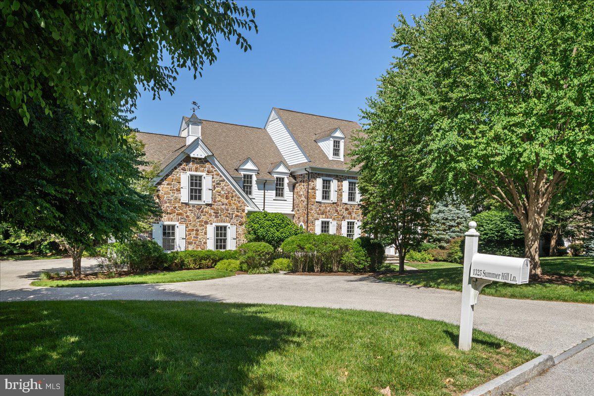 1325 SUMMERHILL LANE