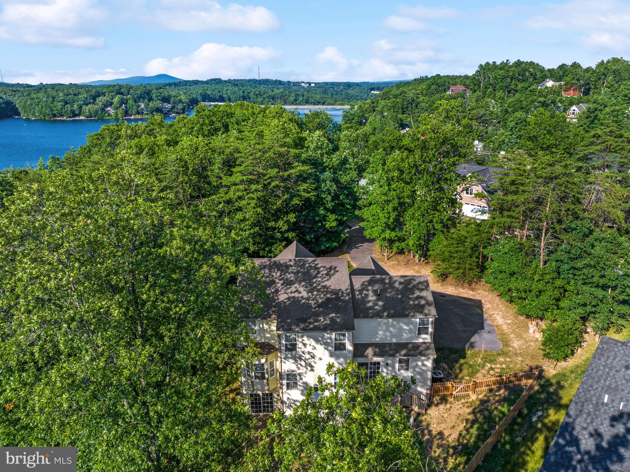 LAKE HOLIDAY ESTATES - Residential