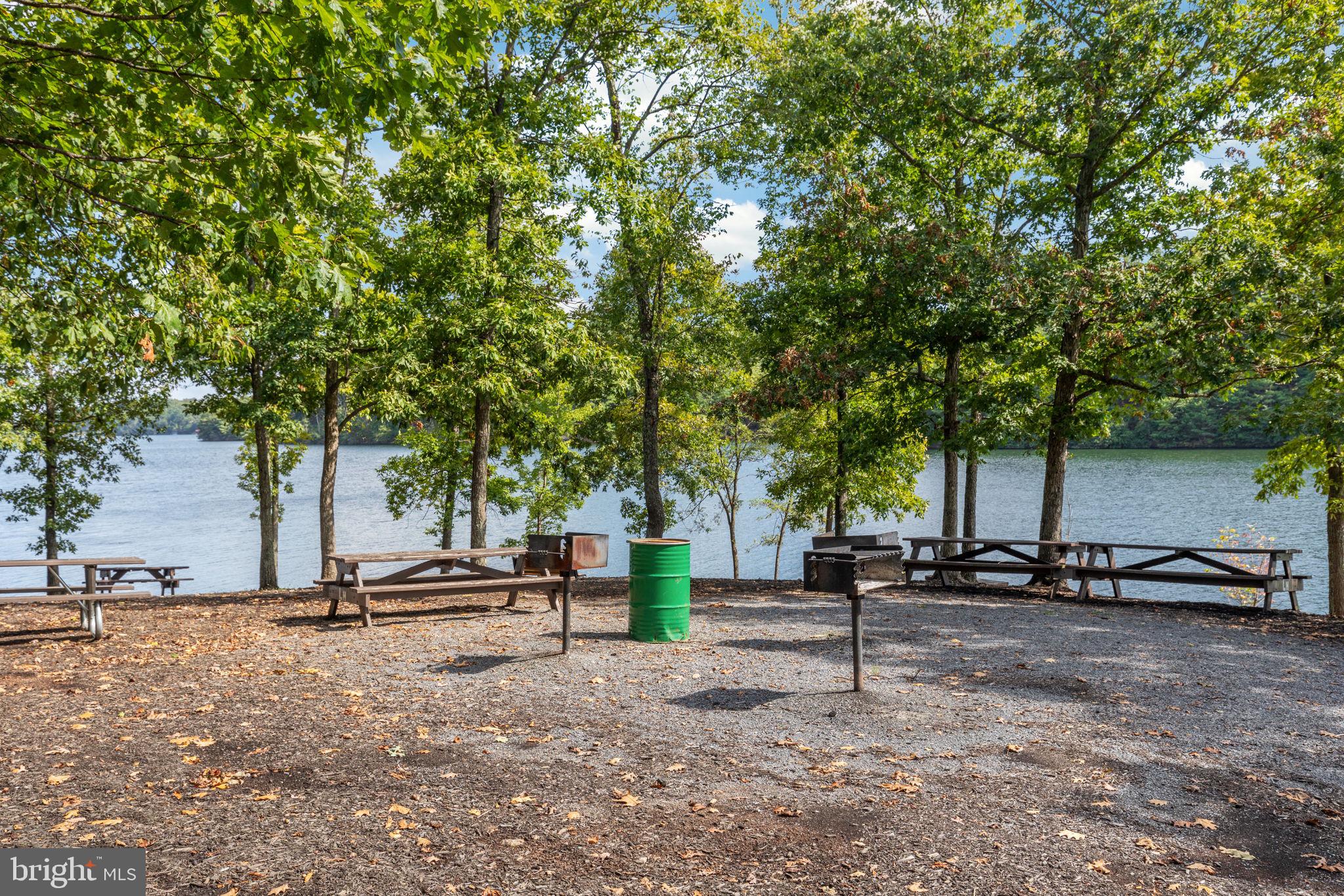 LAKE HOLIDAY ESTATES - Residential