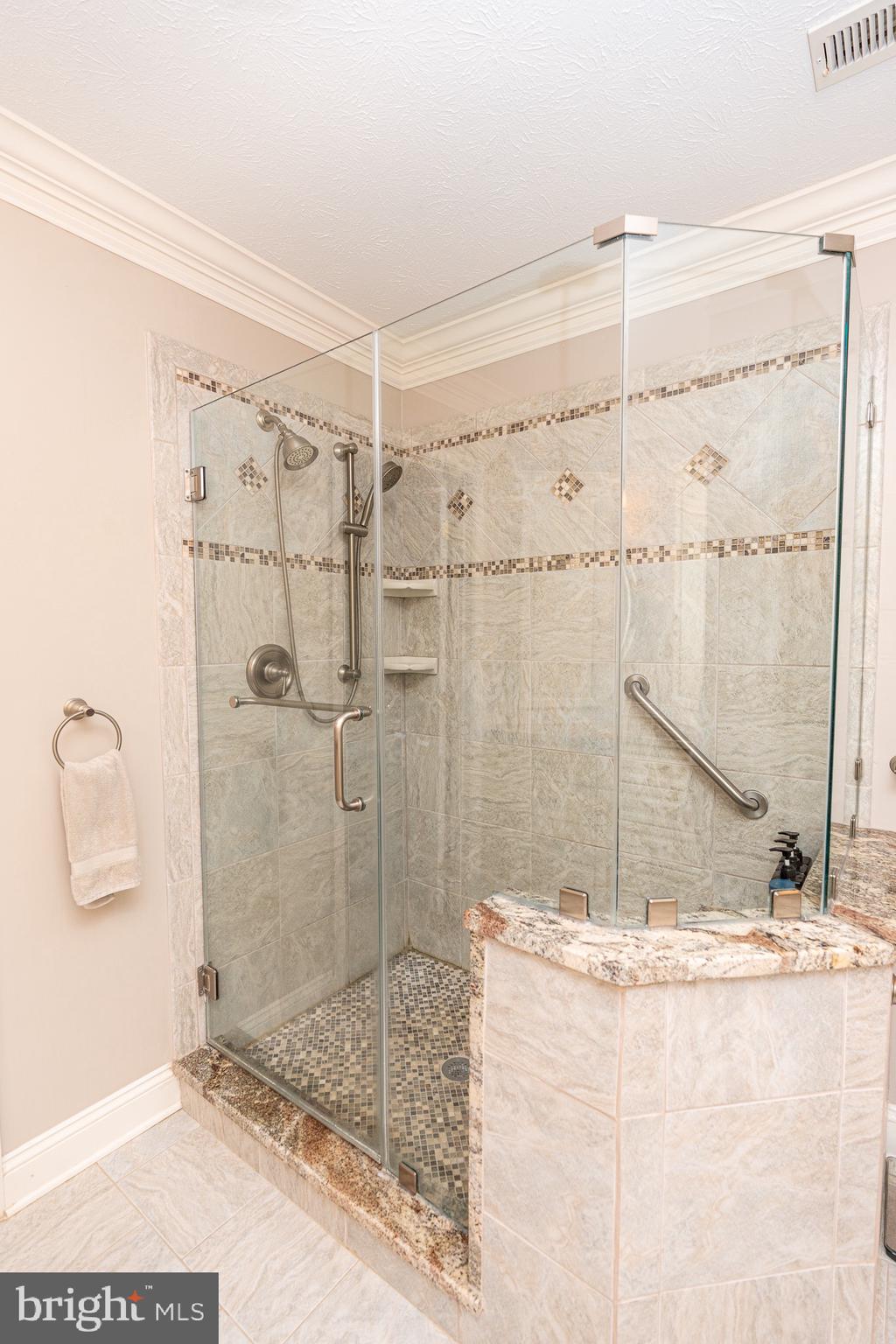 CONSTANT FRIENDSHIP - Residential