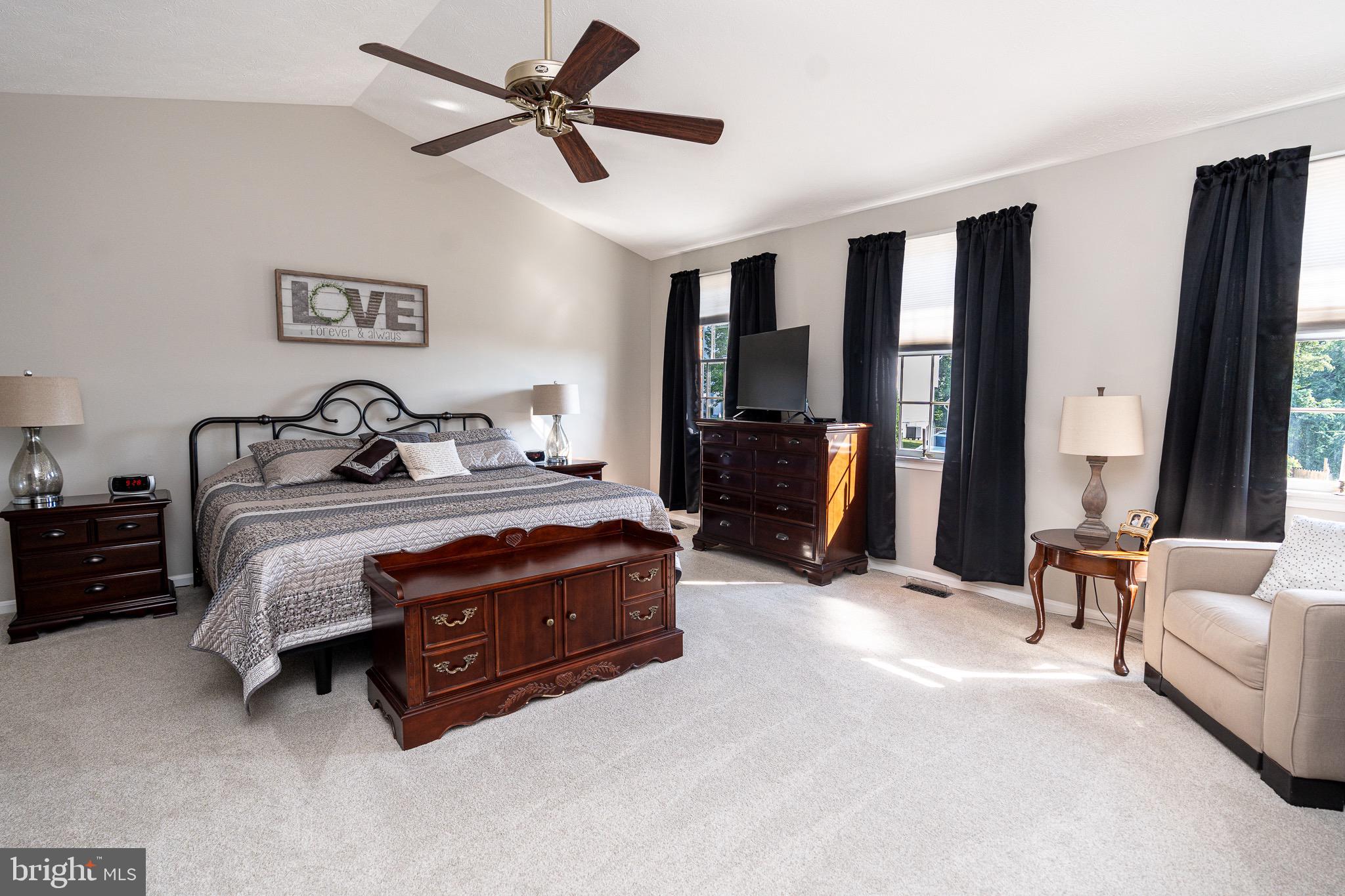 CONSTANT FRIENDSHIP - Residential