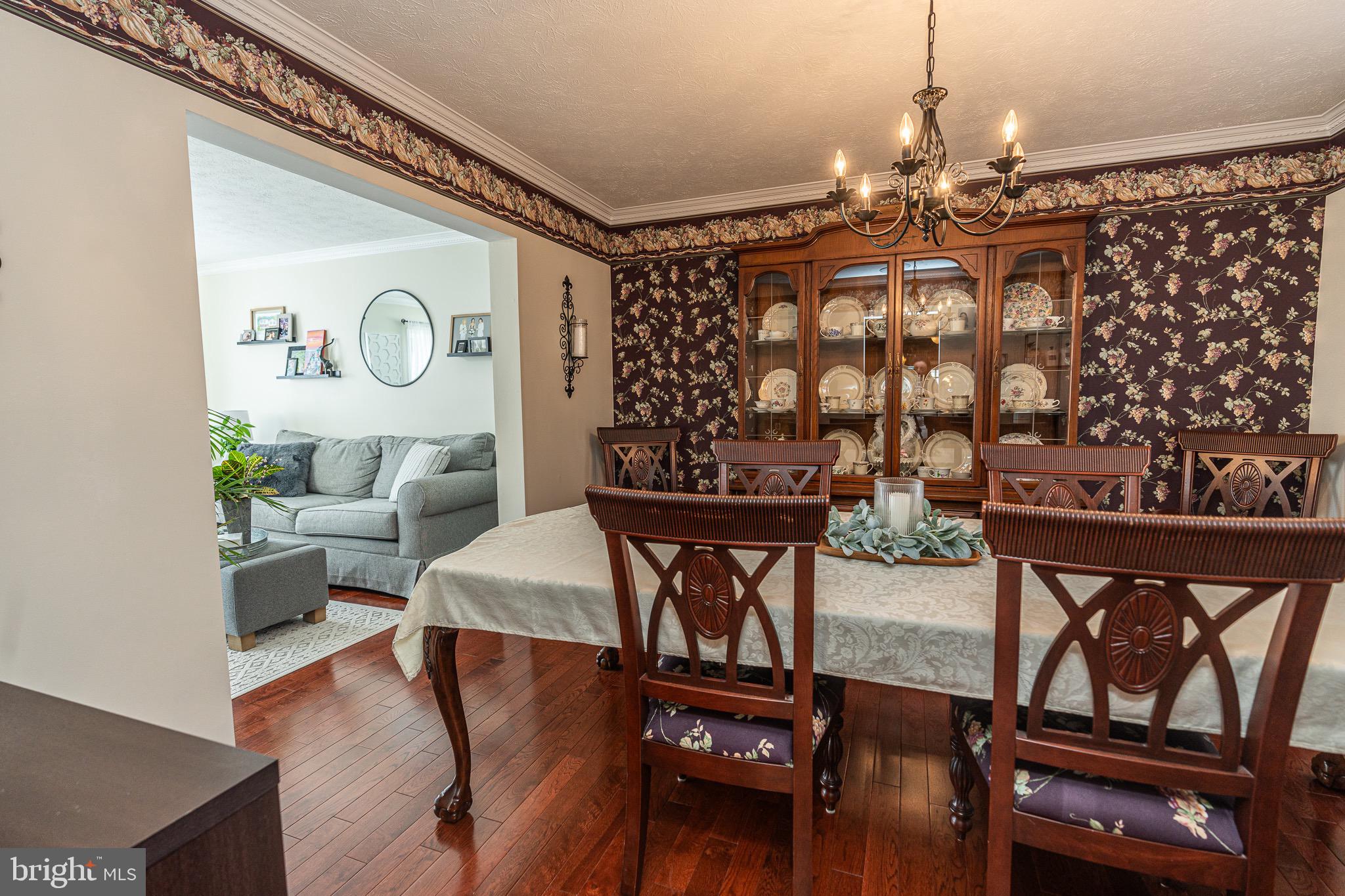 CONSTANT FRIENDSHIP - Residential