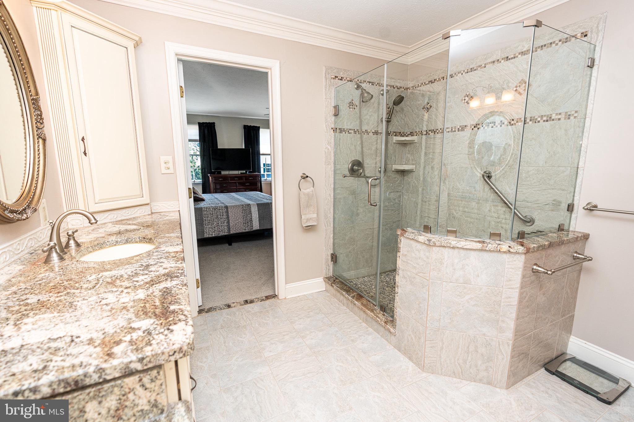 CONSTANT FRIENDSHIP - Residential