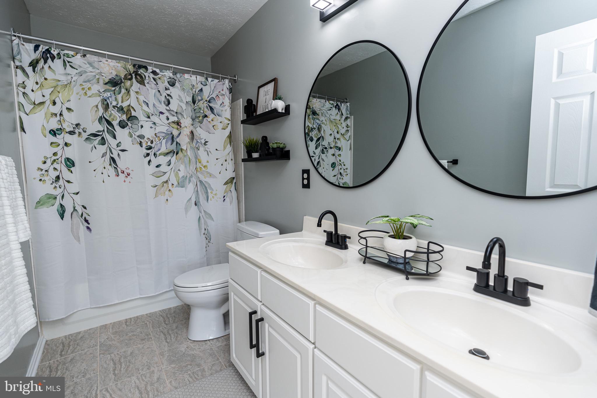 CONSTANT FRIENDSHIP - Residential