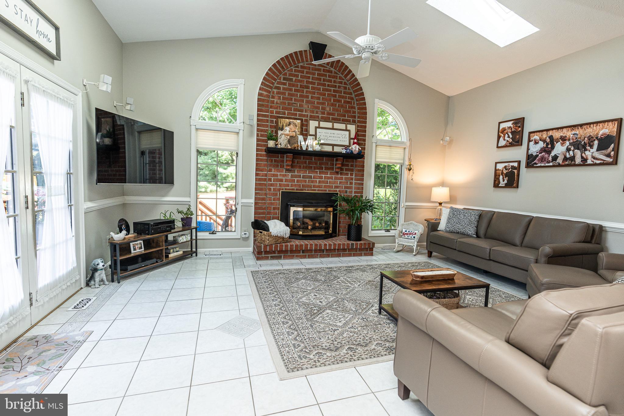 CONSTANT FRIENDSHIP - Residential