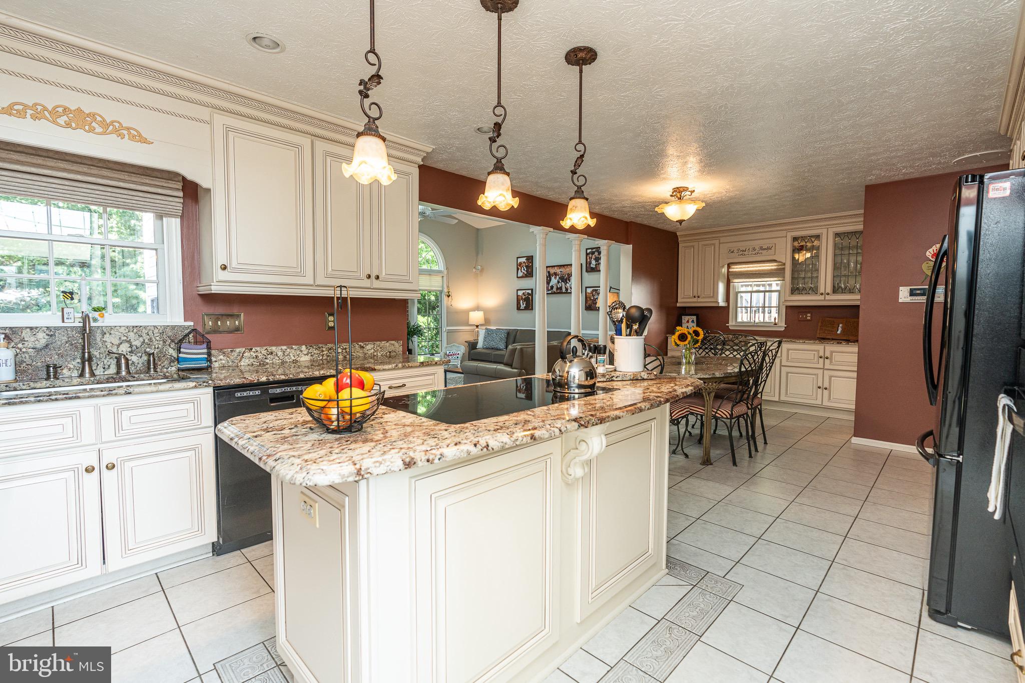 CONSTANT FRIENDSHIP - Residential