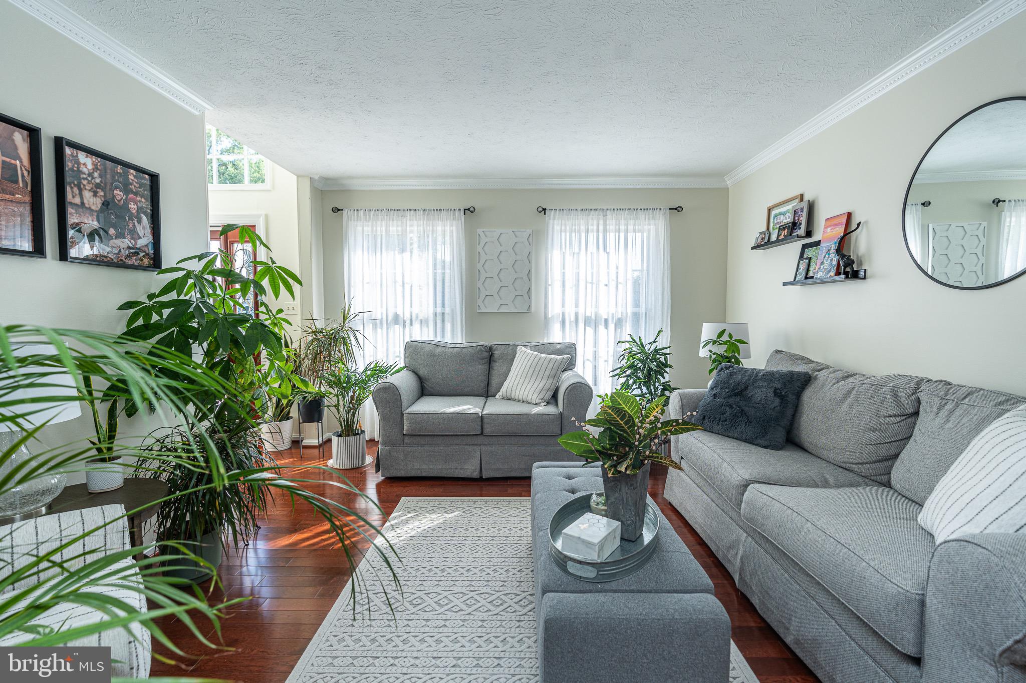 CONSTANT FRIENDSHIP - Residential