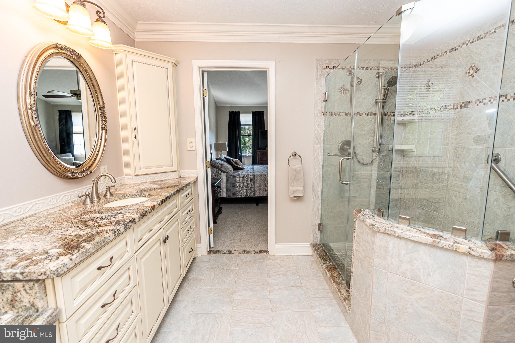 CONSTANT FRIENDSHIP - Residential