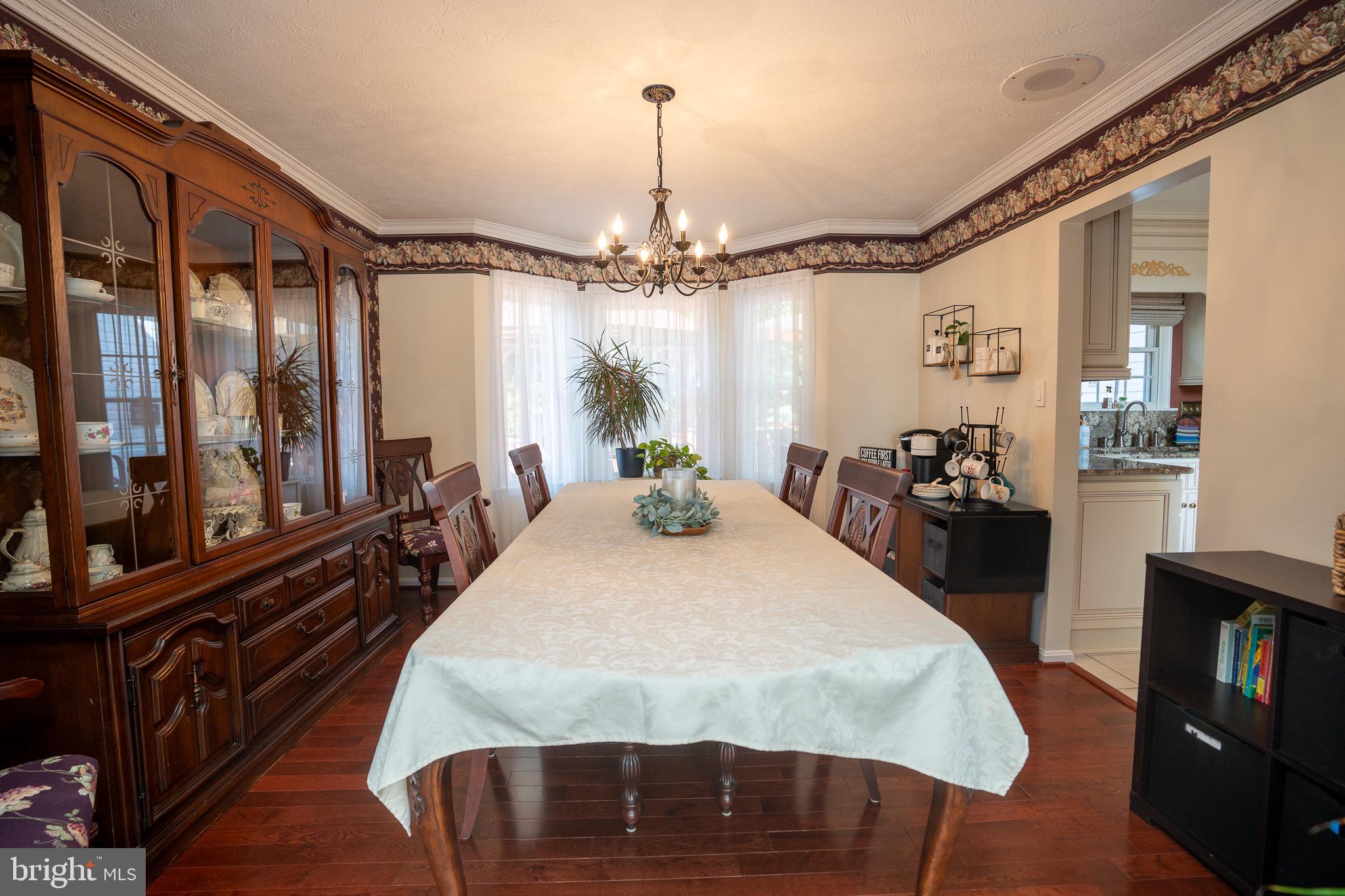 CONSTANT FRIENDSHIP - Residential