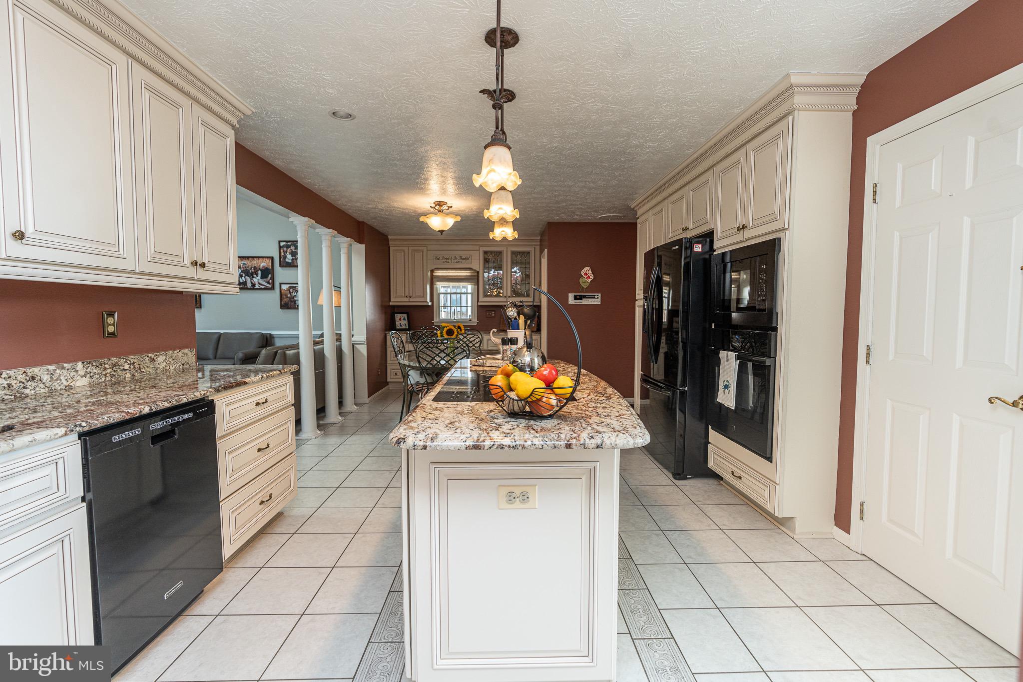 CONSTANT FRIENDSHIP - Residential