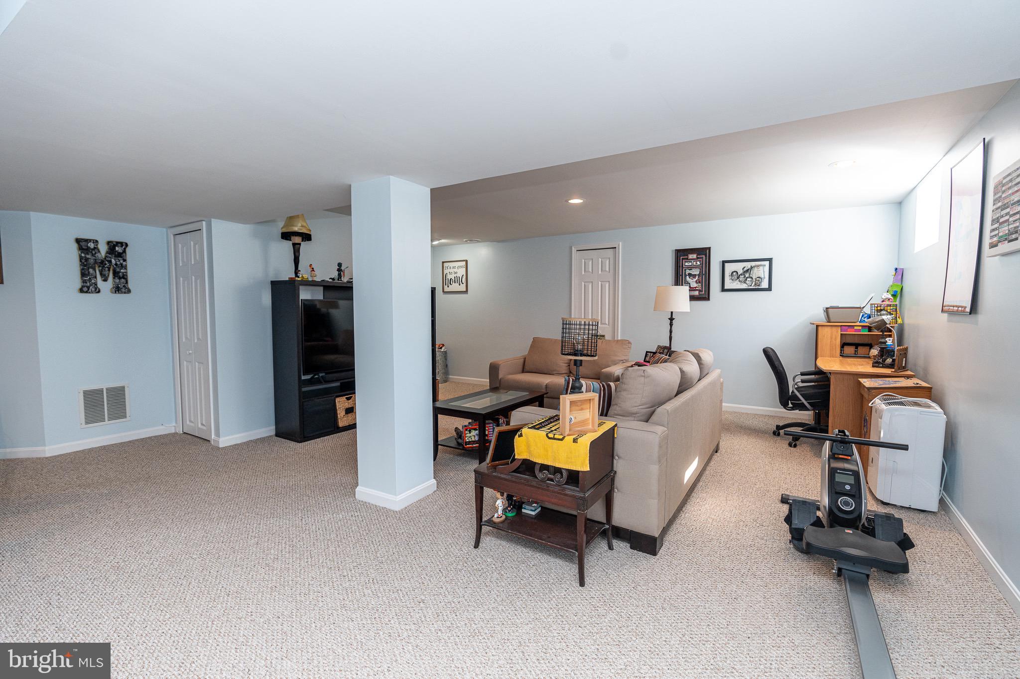 CONSTANT FRIENDSHIP - Residential