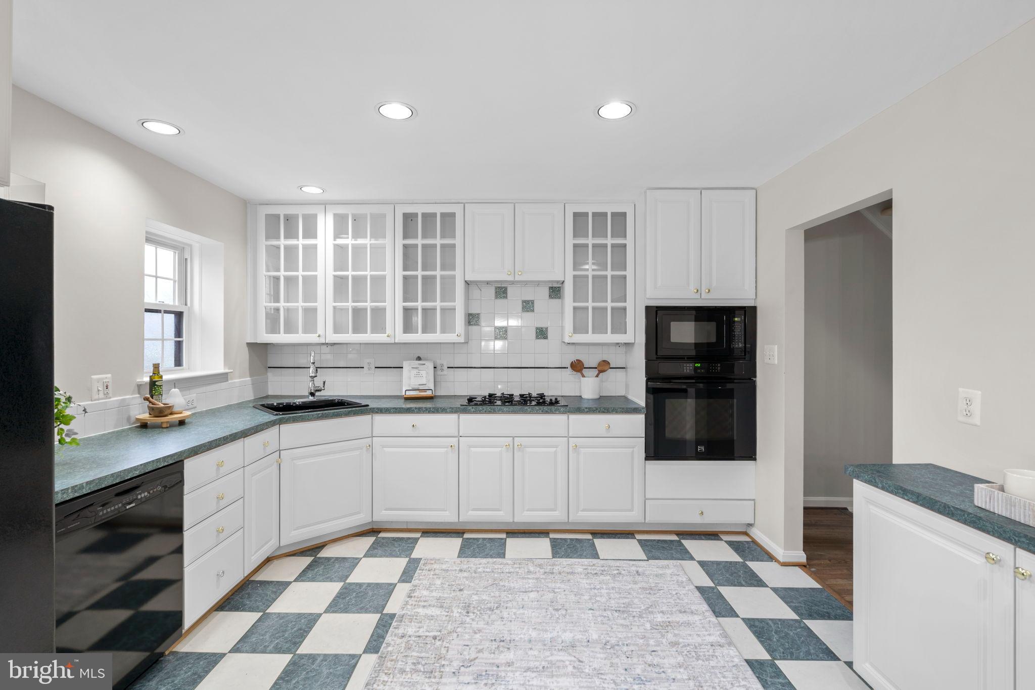 RESTON - Residential