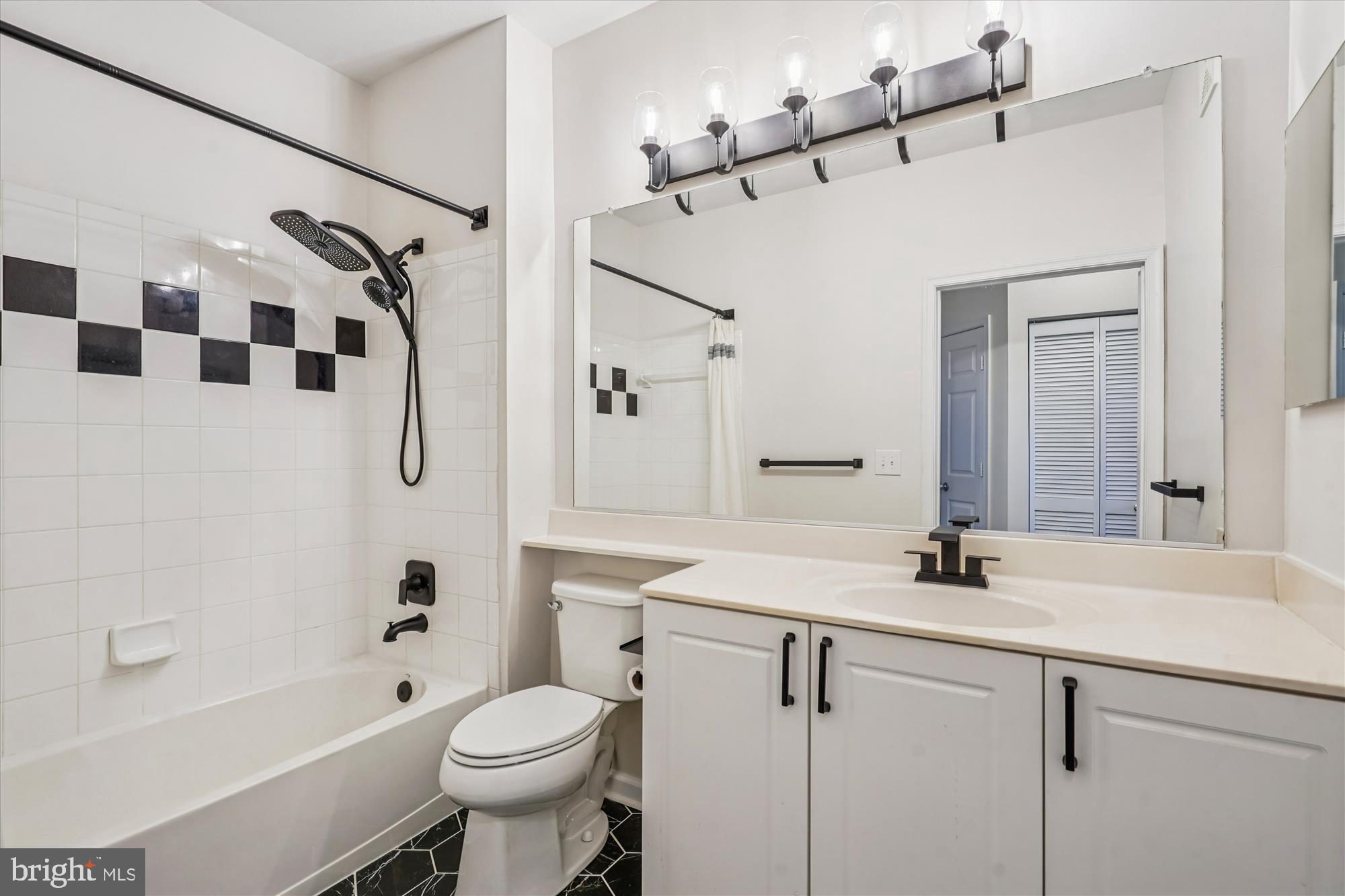 MARQUIS AT VIENNA STATION - Residential