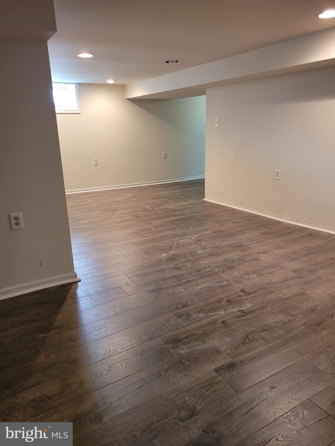 VILLAGE GREEN - Residential