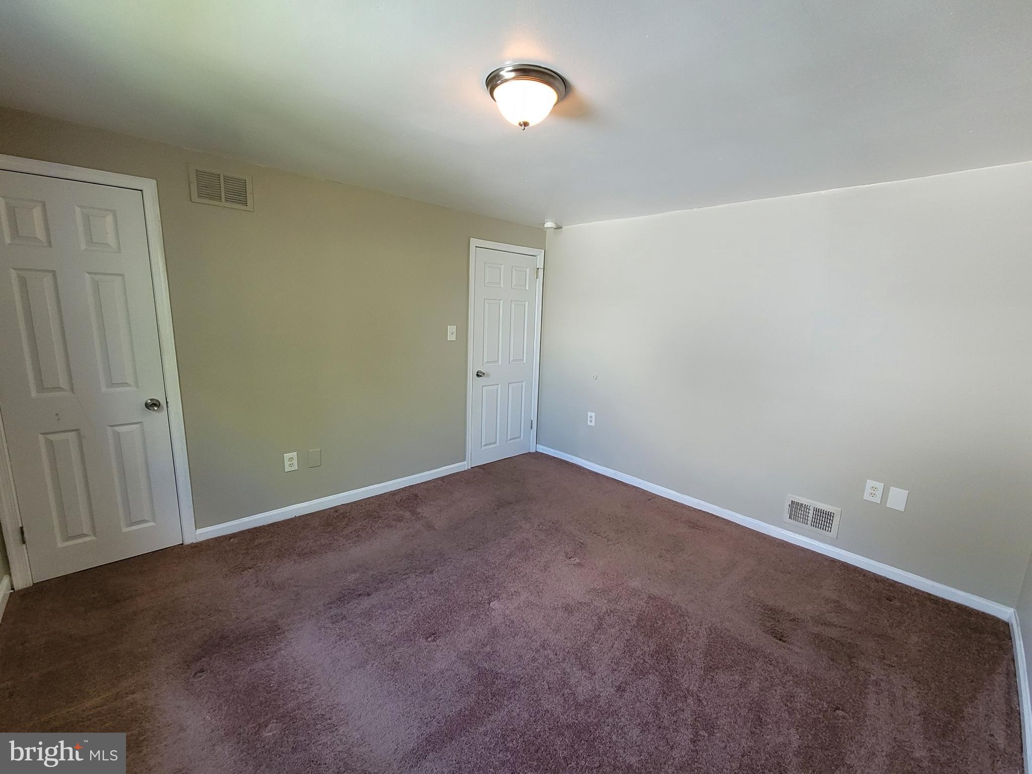 VILLAGE GREEN - Residential