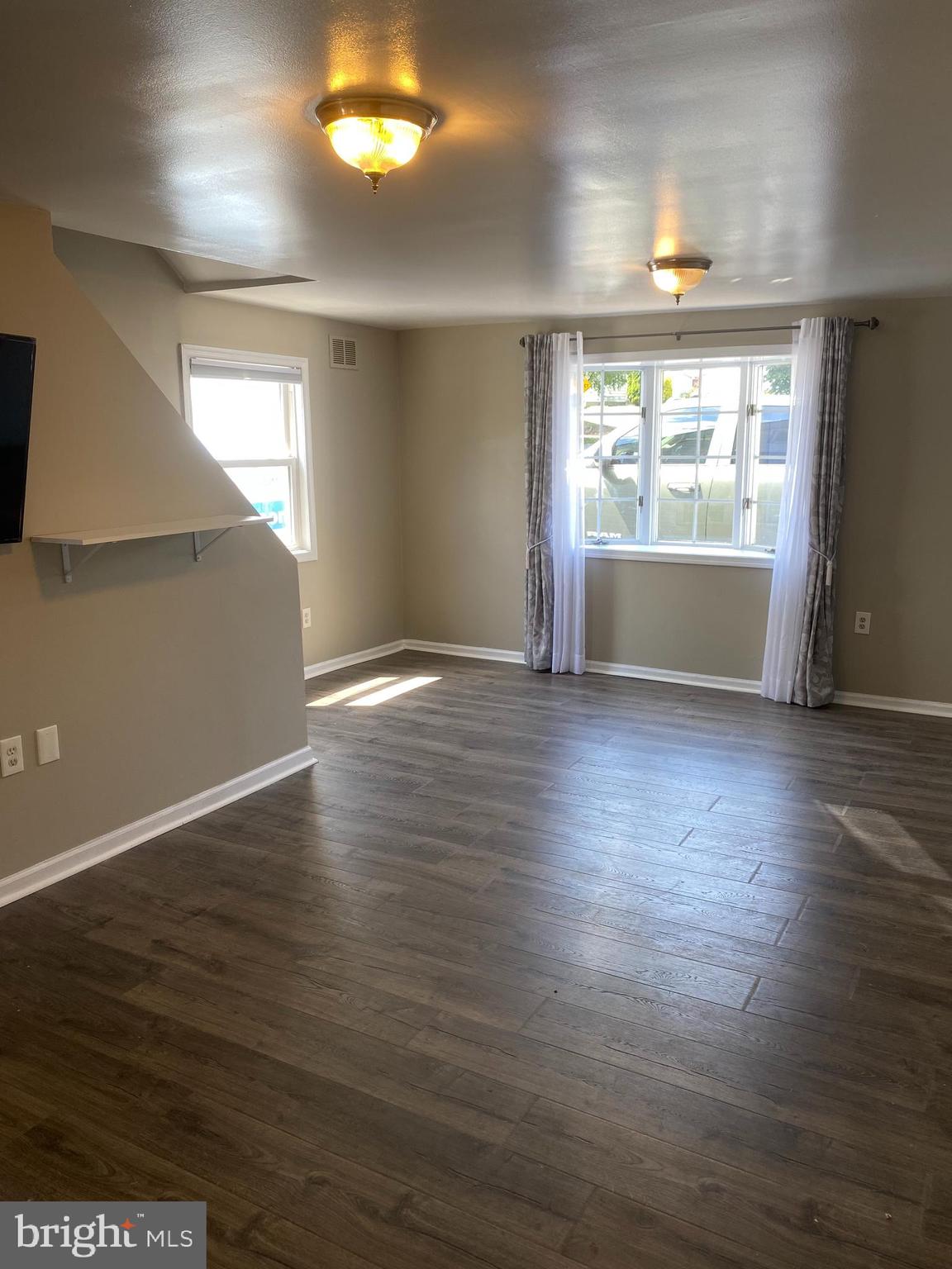 VILLAGE GREEN - Residential