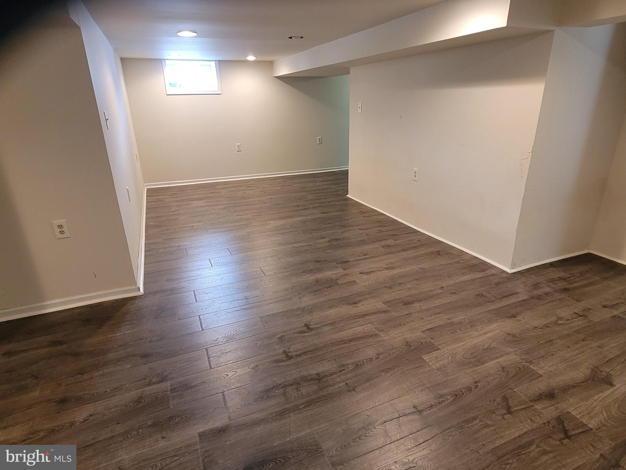 VILLAGE GREEN - Residential