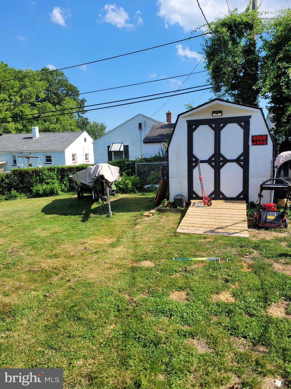 VILLAGE GREEN - Residential