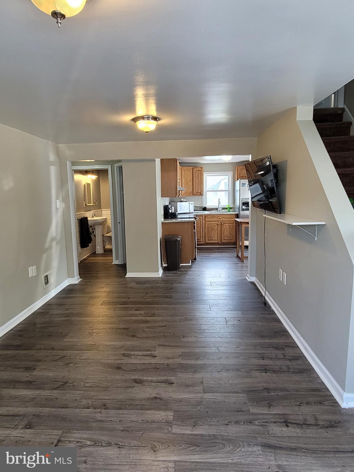 VILLAGE GREEN - Residential