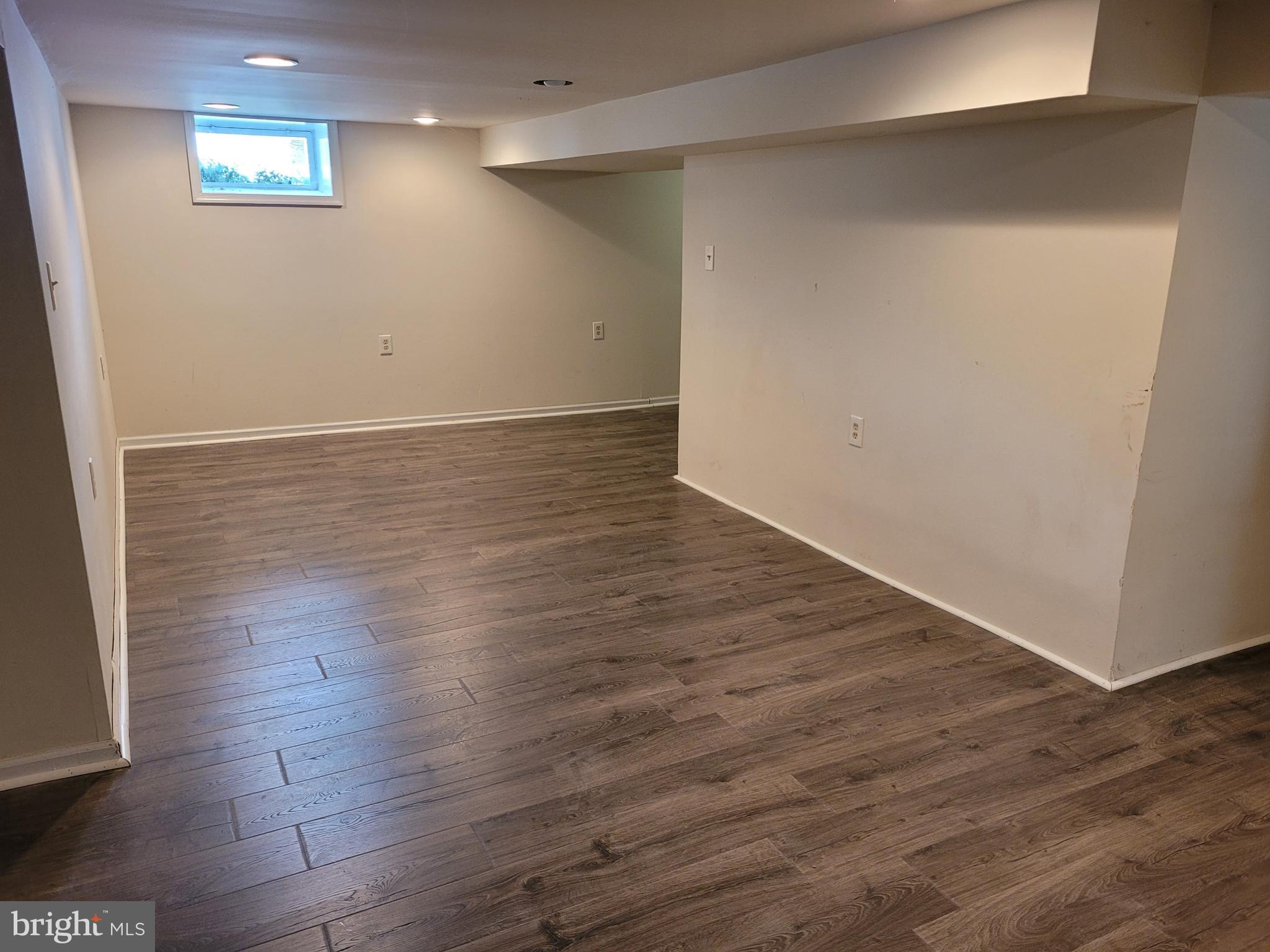 VILLAGE GREEN - Residential