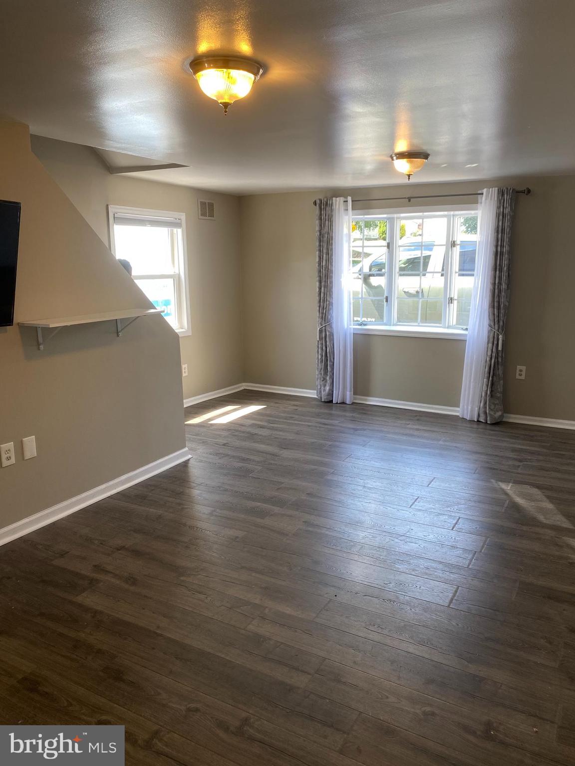 VILLAGE GREEN - Residential