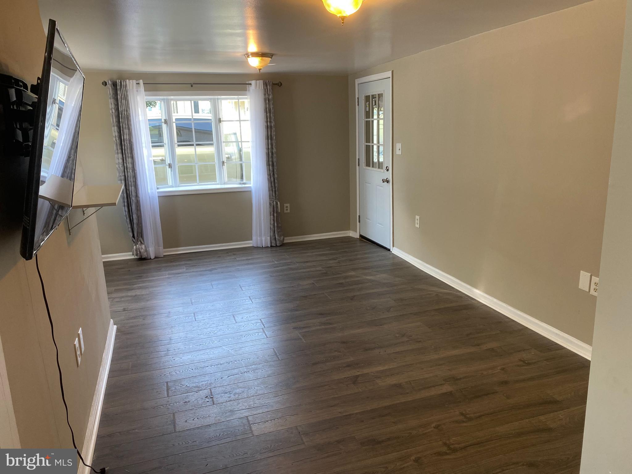 VILLAGE GREEN - Residential