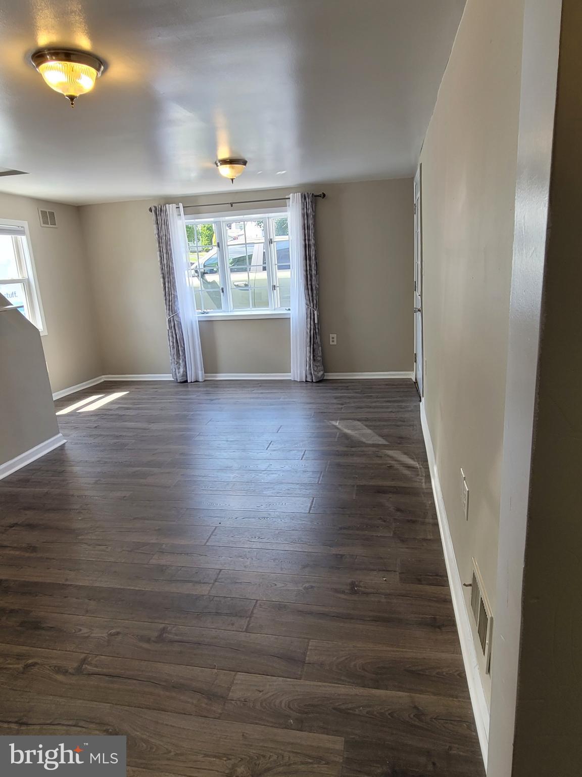 VILLAGE GREEN - Residential