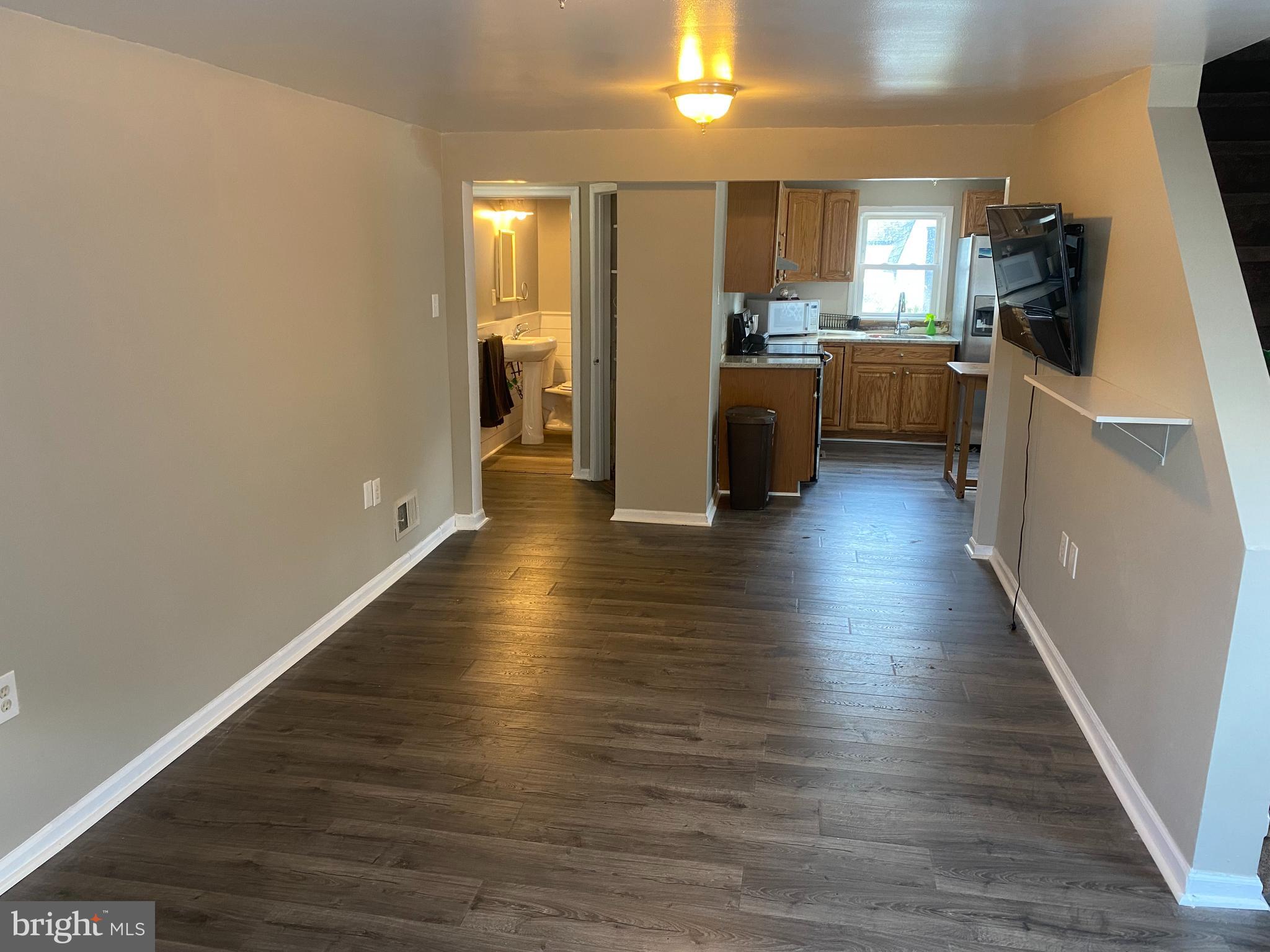 VILLAGE GREEN - Residential