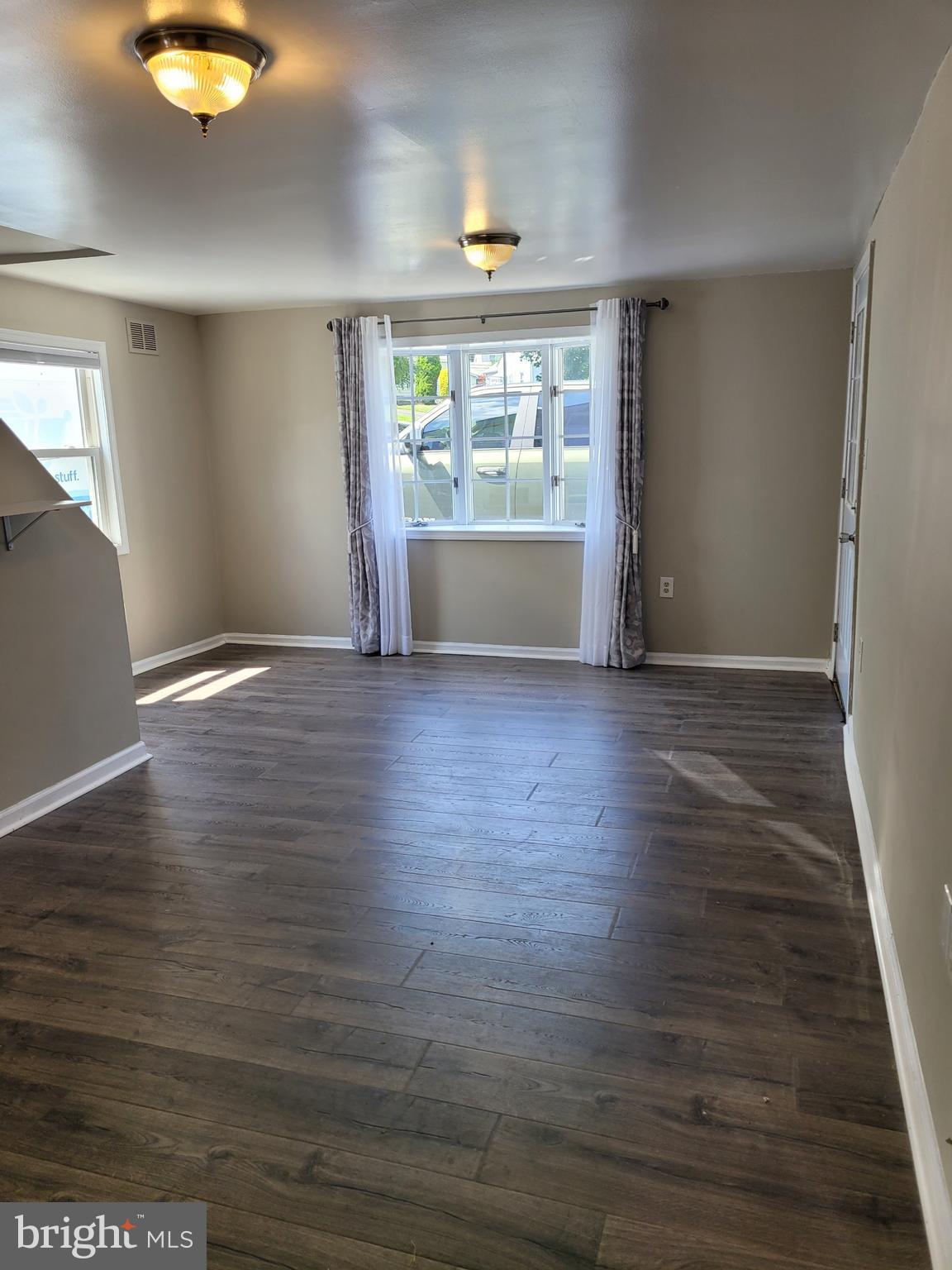 VILLAGE GREEN - Residential