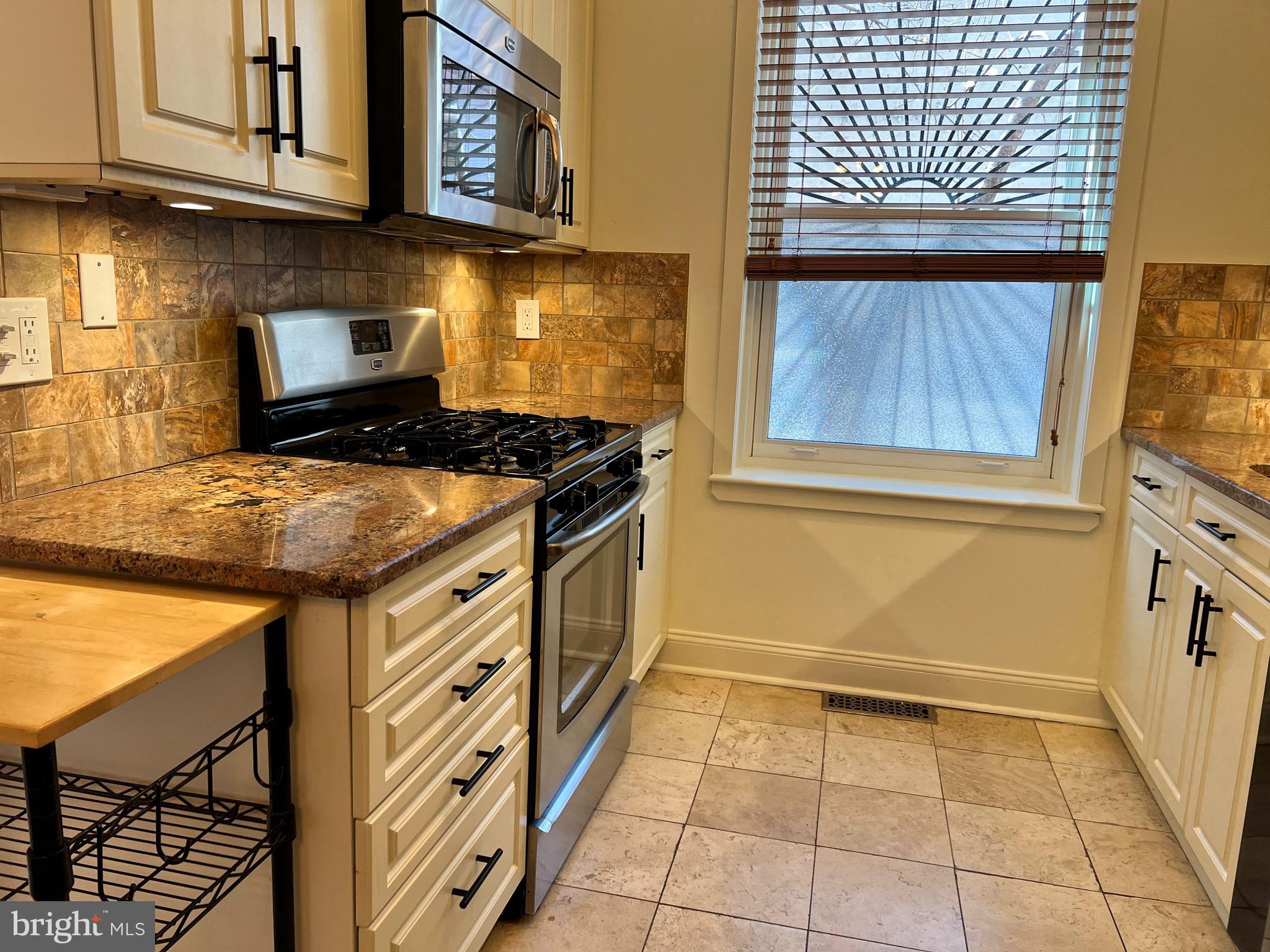 AVENUE OF THE ARTS - Residential Lease
