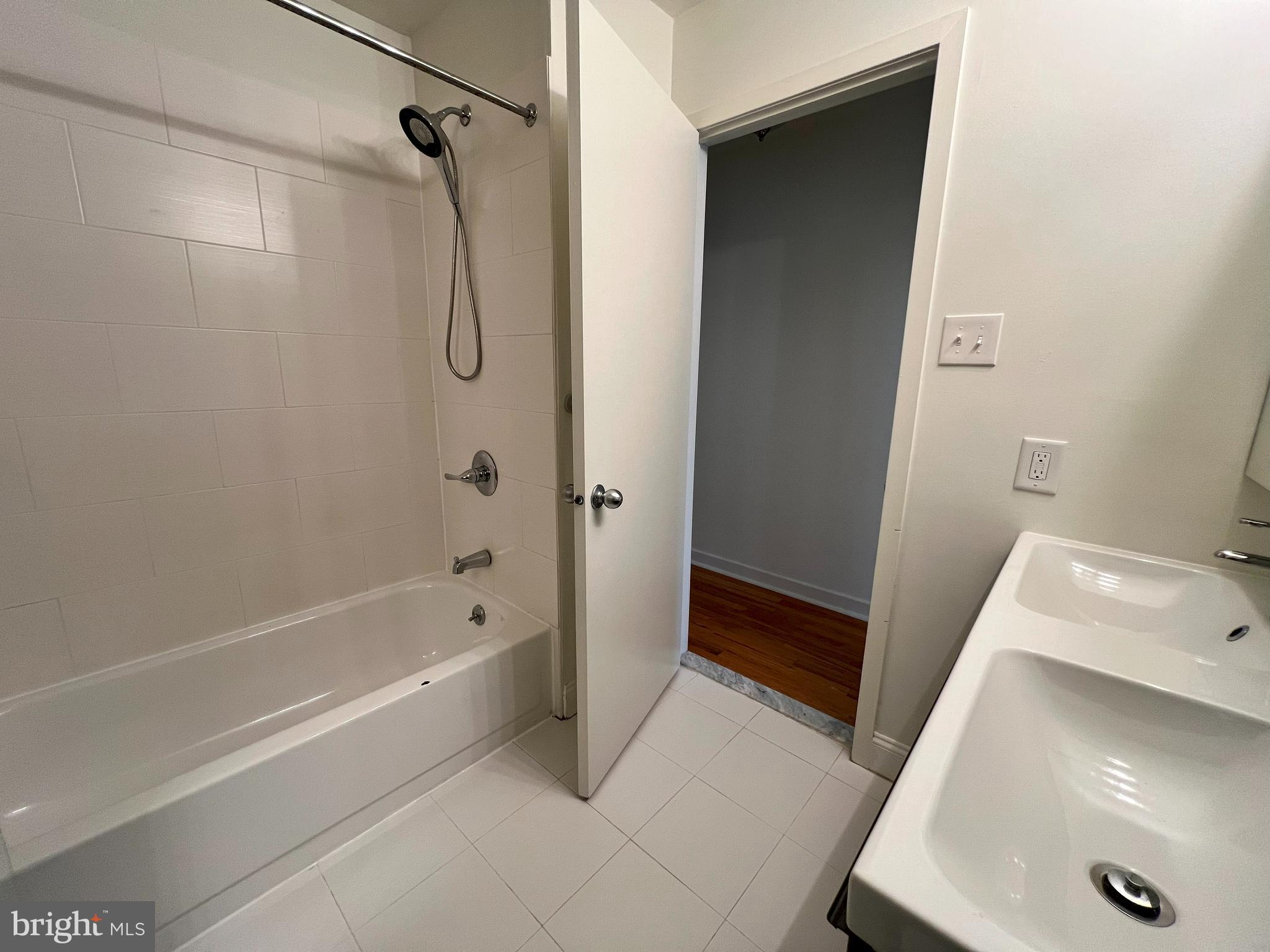 AVENUE OF THE ARTS - Residential Lease