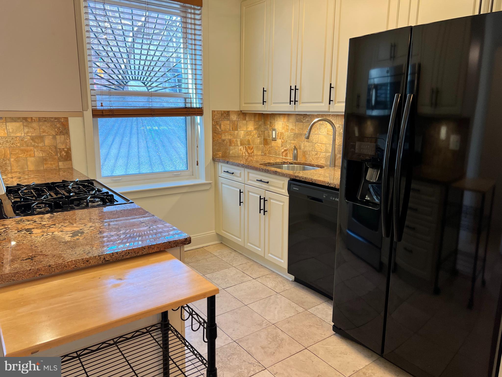 AVENUE OF THE ARTS - Residential Lease