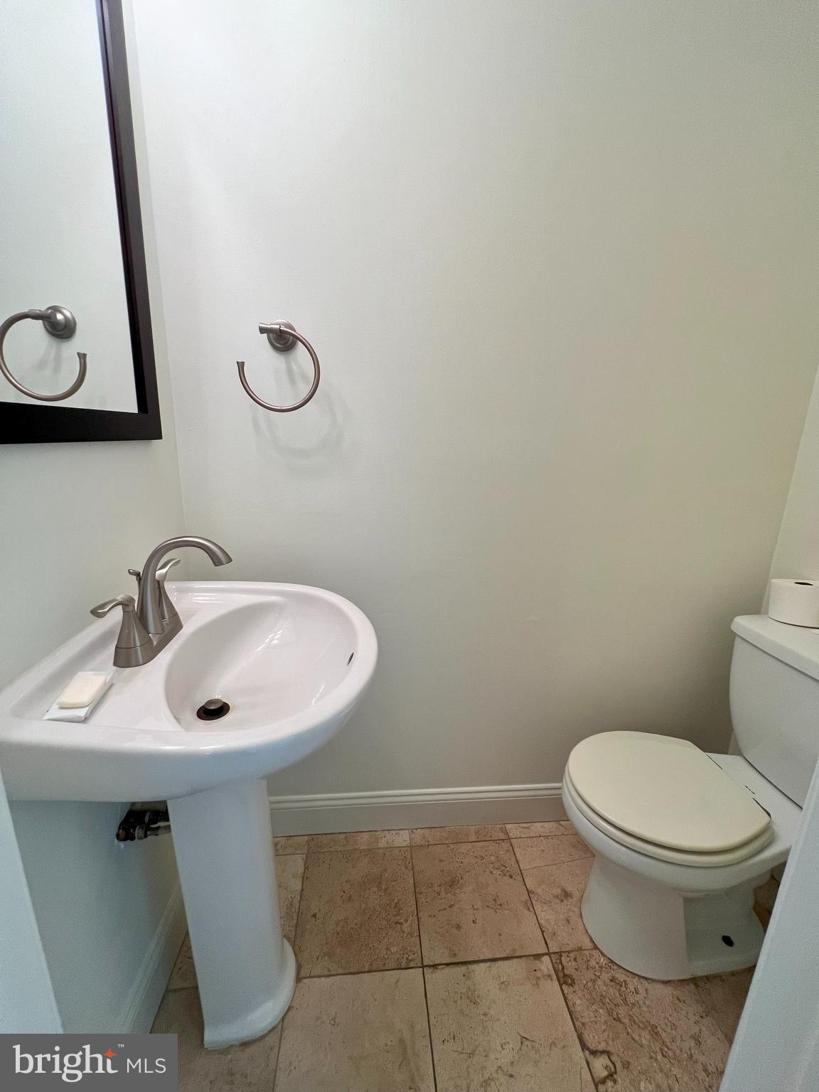 AVENUE OF THE ARTS - Residential Lease