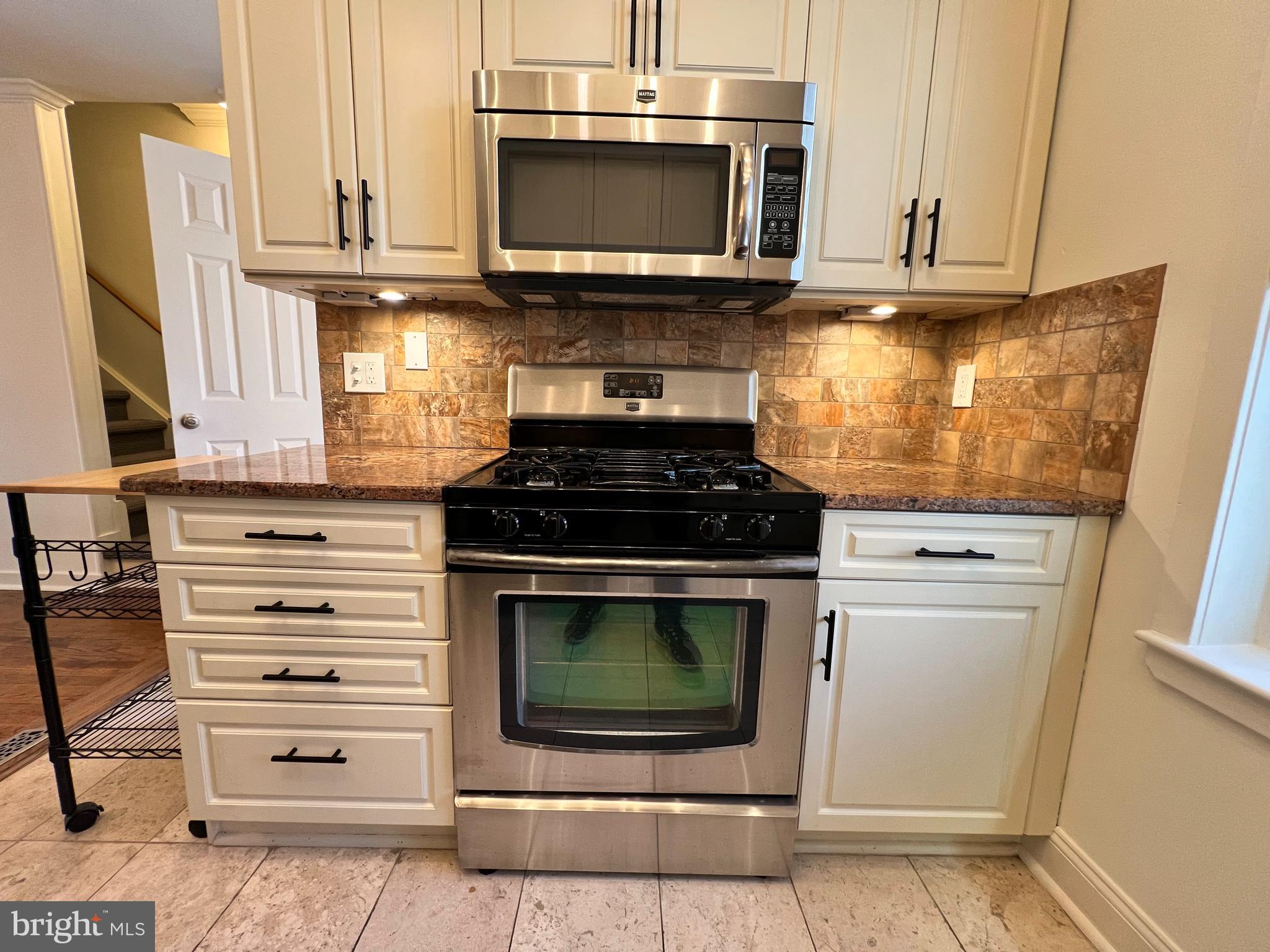 AVENUE OF THE ARTS - Residential Lease