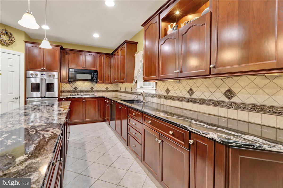 1680 E THISTLE DRIVE