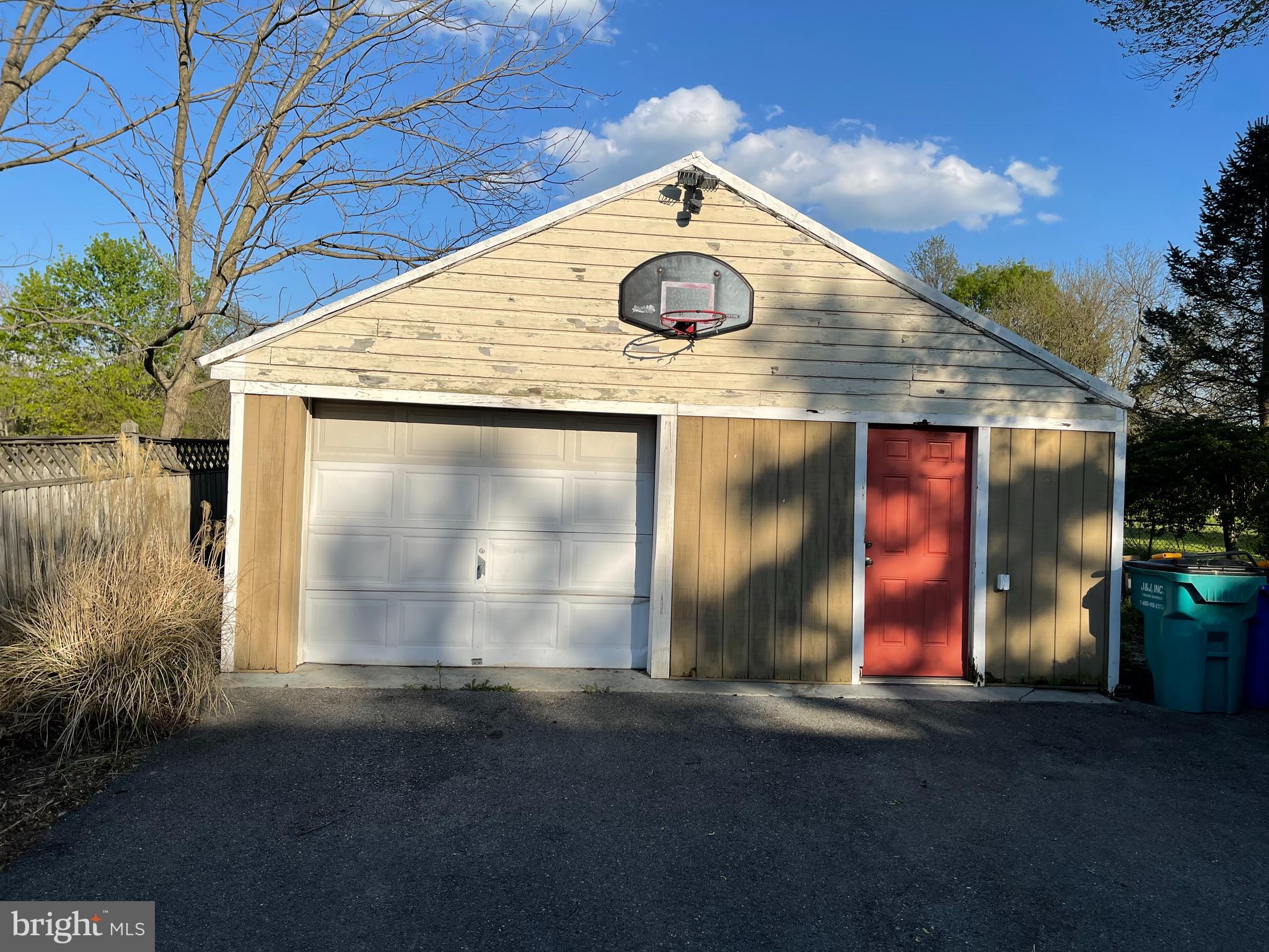 ADAMSTOWN COMMONS - Residential