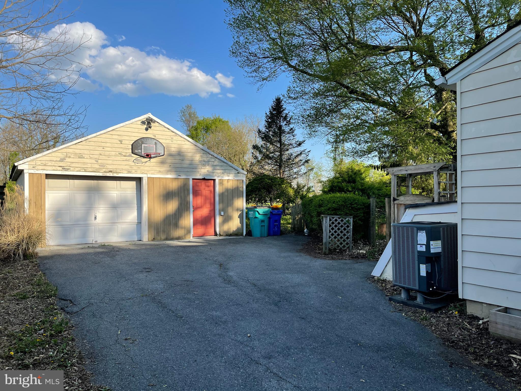 ADAMSTOWN COMMONS - Residential