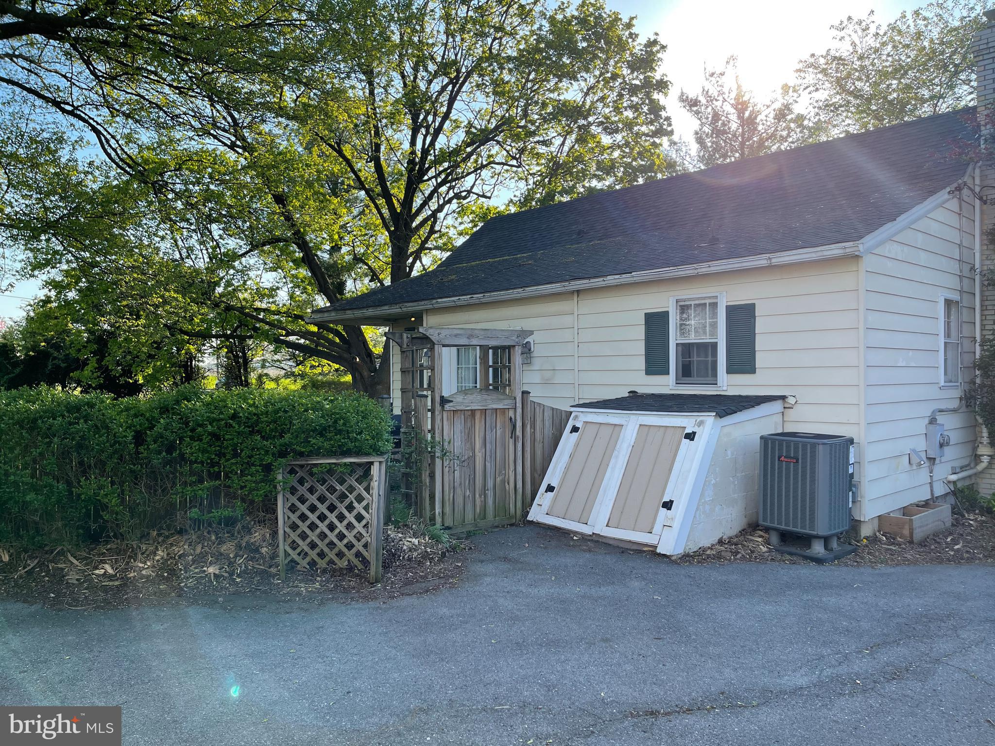 ADAMSTOWN COMMONS - Residential