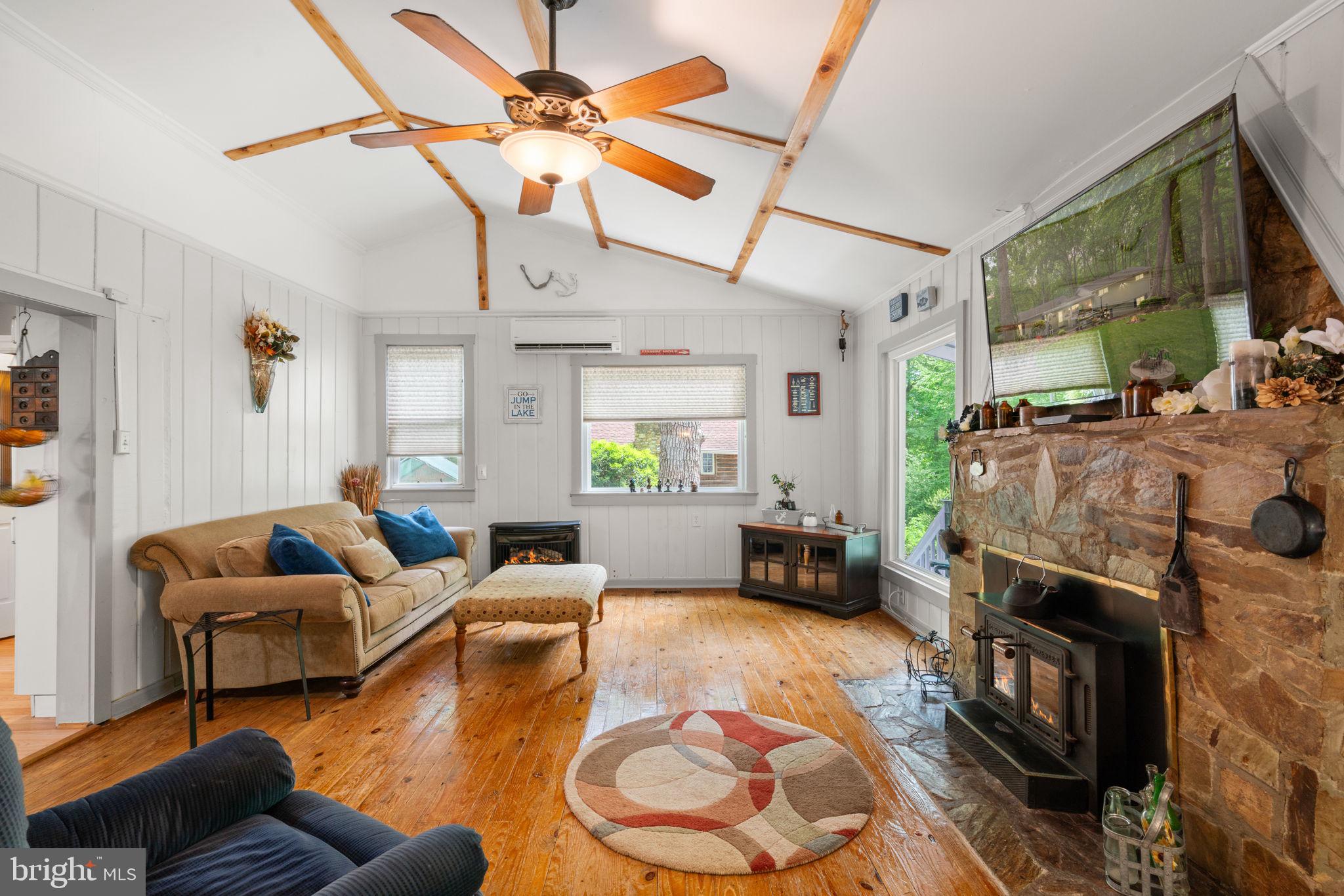 LAKE JACKSON HILLS - Residential