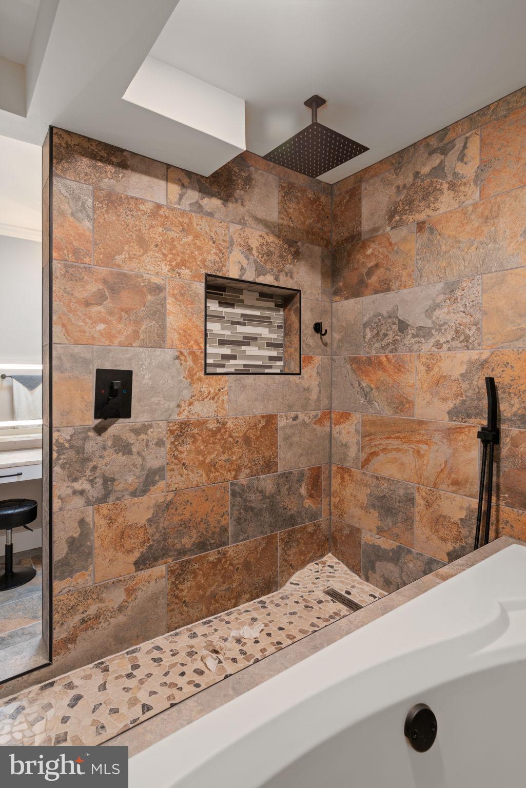 LAKE JACKSON HILLS - Residential