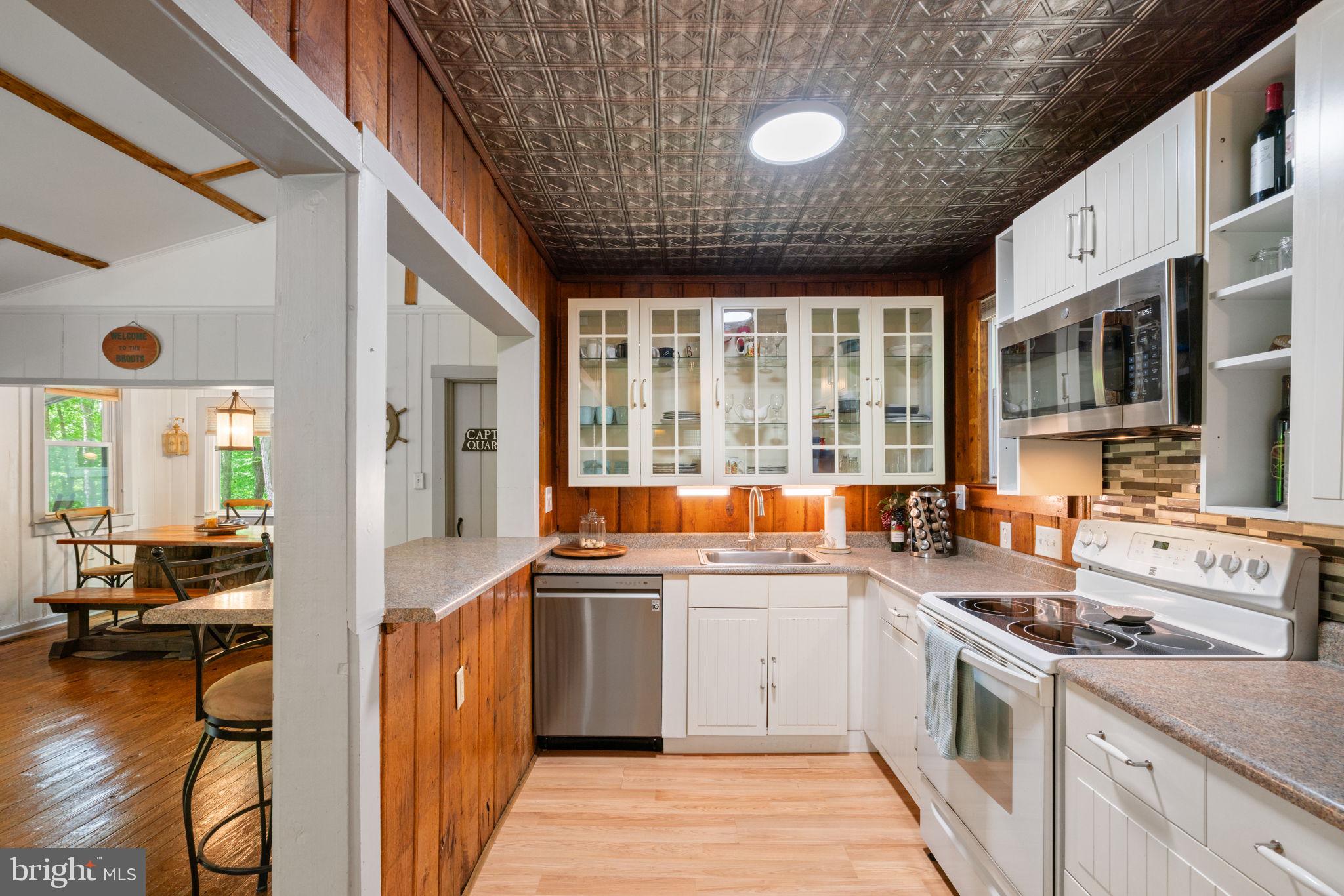 LAKE JACKSON HILLS - Residential