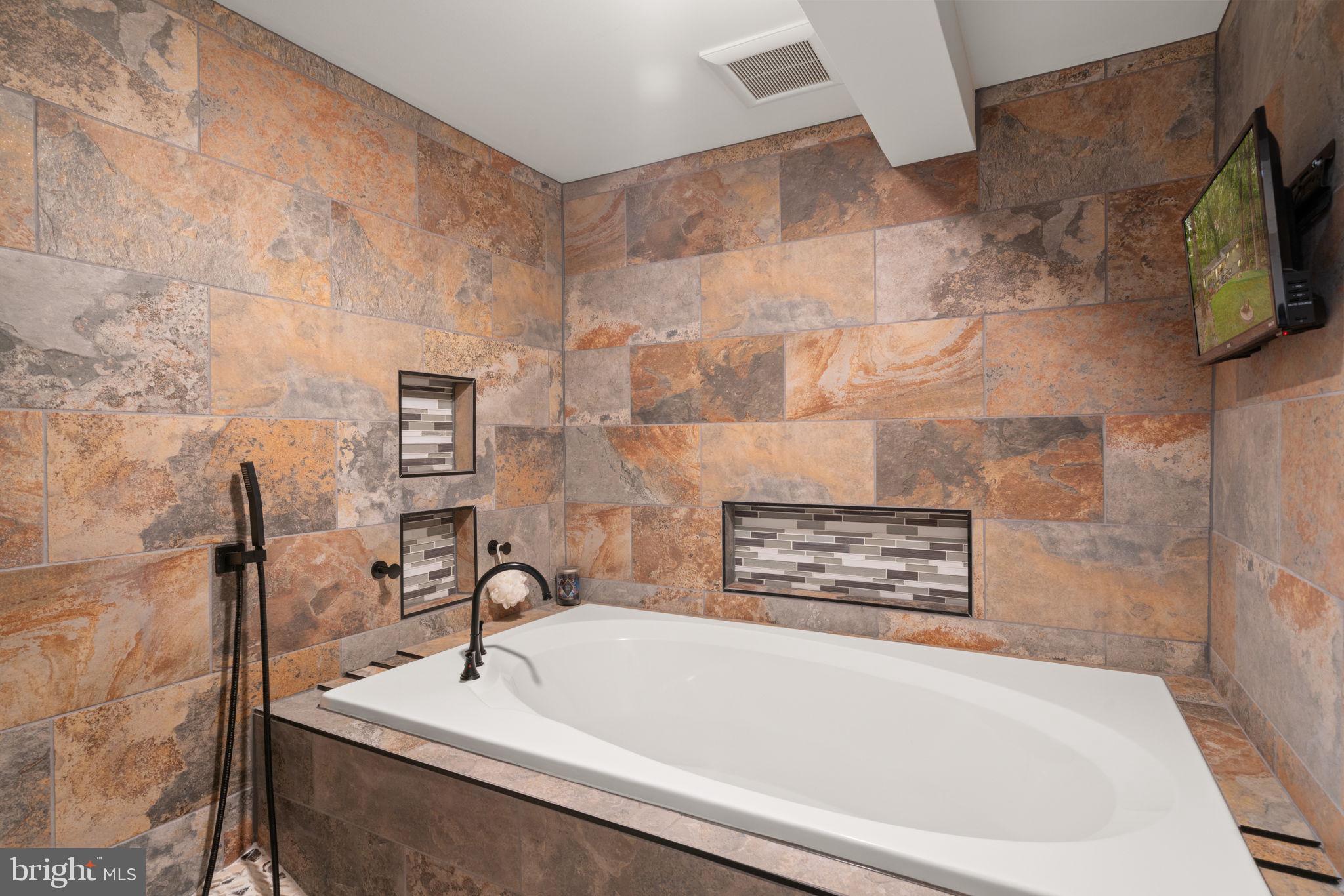 LAKE JACKSON HILLS - Residential