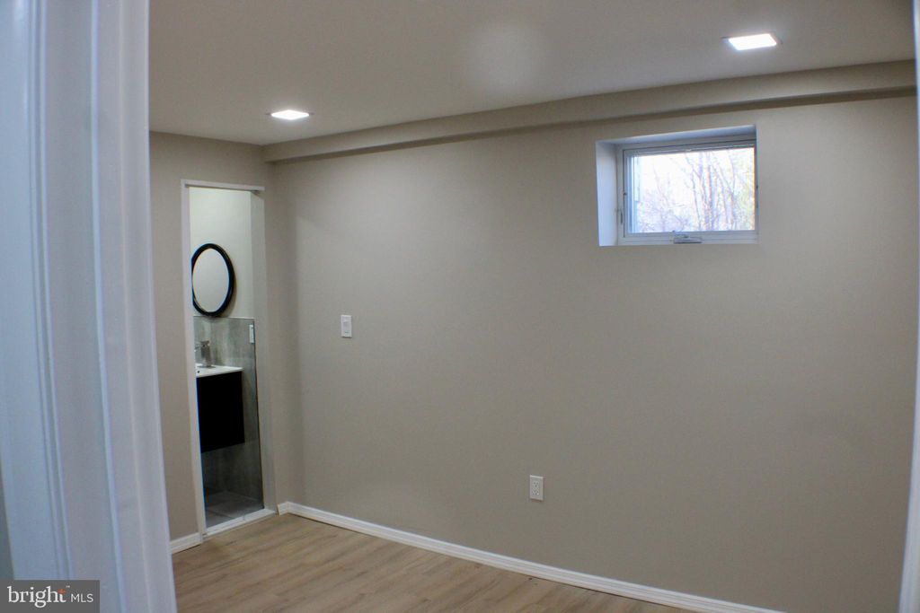listing image 82