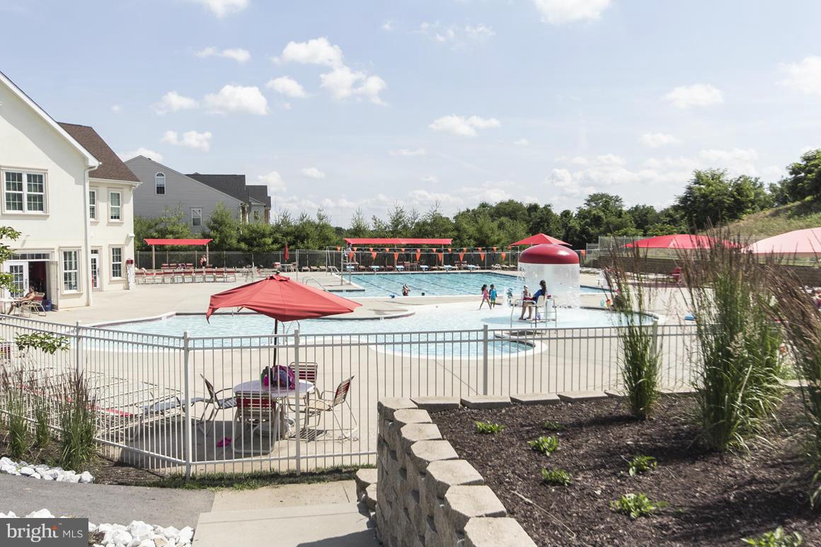 HEARTHSTONE AT VILLAGE CREST CONDOMINIUMS - Residential