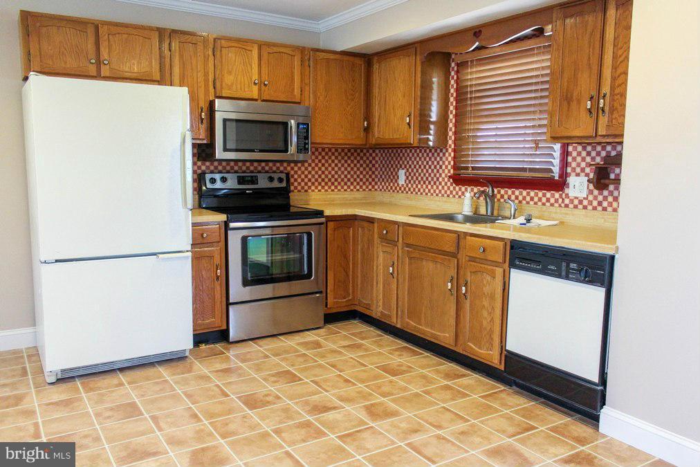 ELDON GROVE - Residential Lease