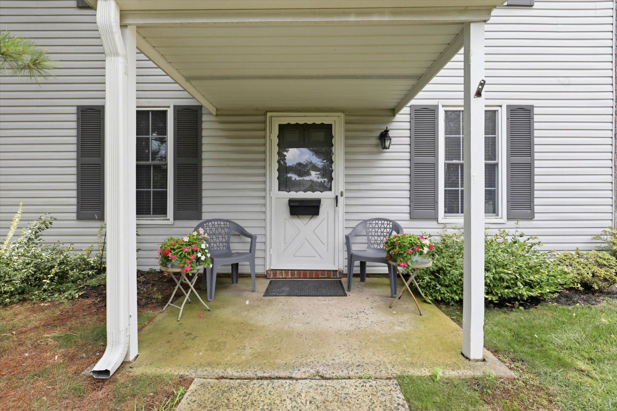 325 CHRISTOPHER COURT