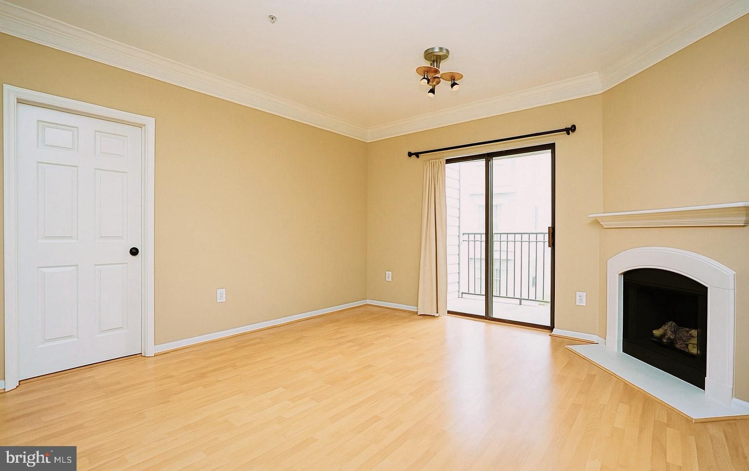 1580 SPRING GATE DRIVE 4303